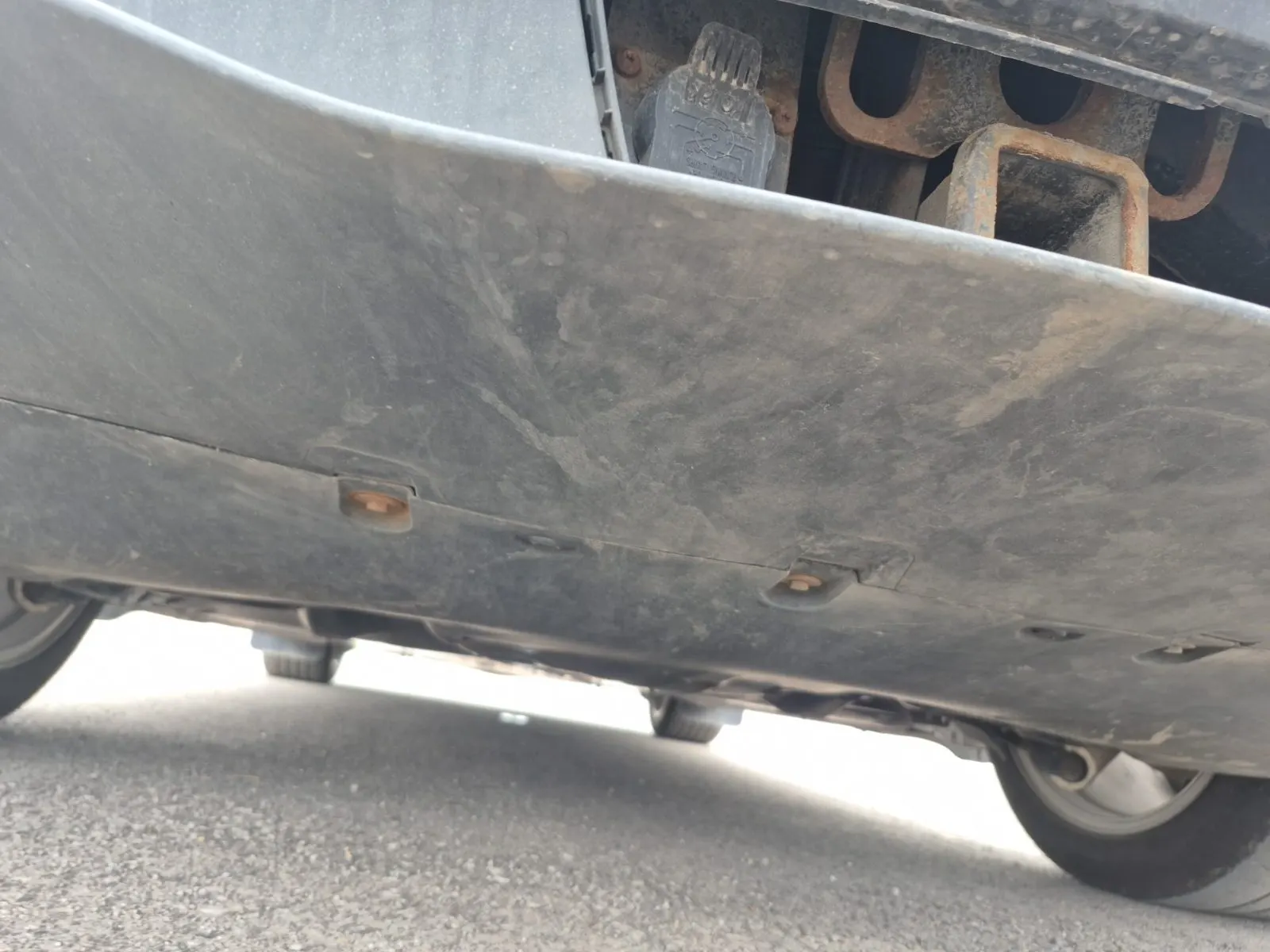 Undercarriage - Rear Photo