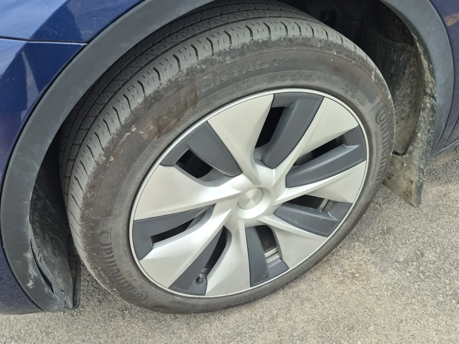 Front driver wheel/tire photo