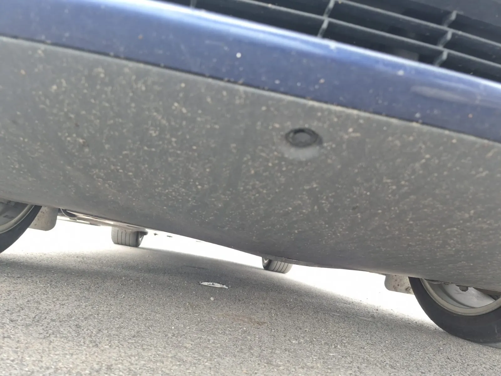 Undercarriage - Front Photo
