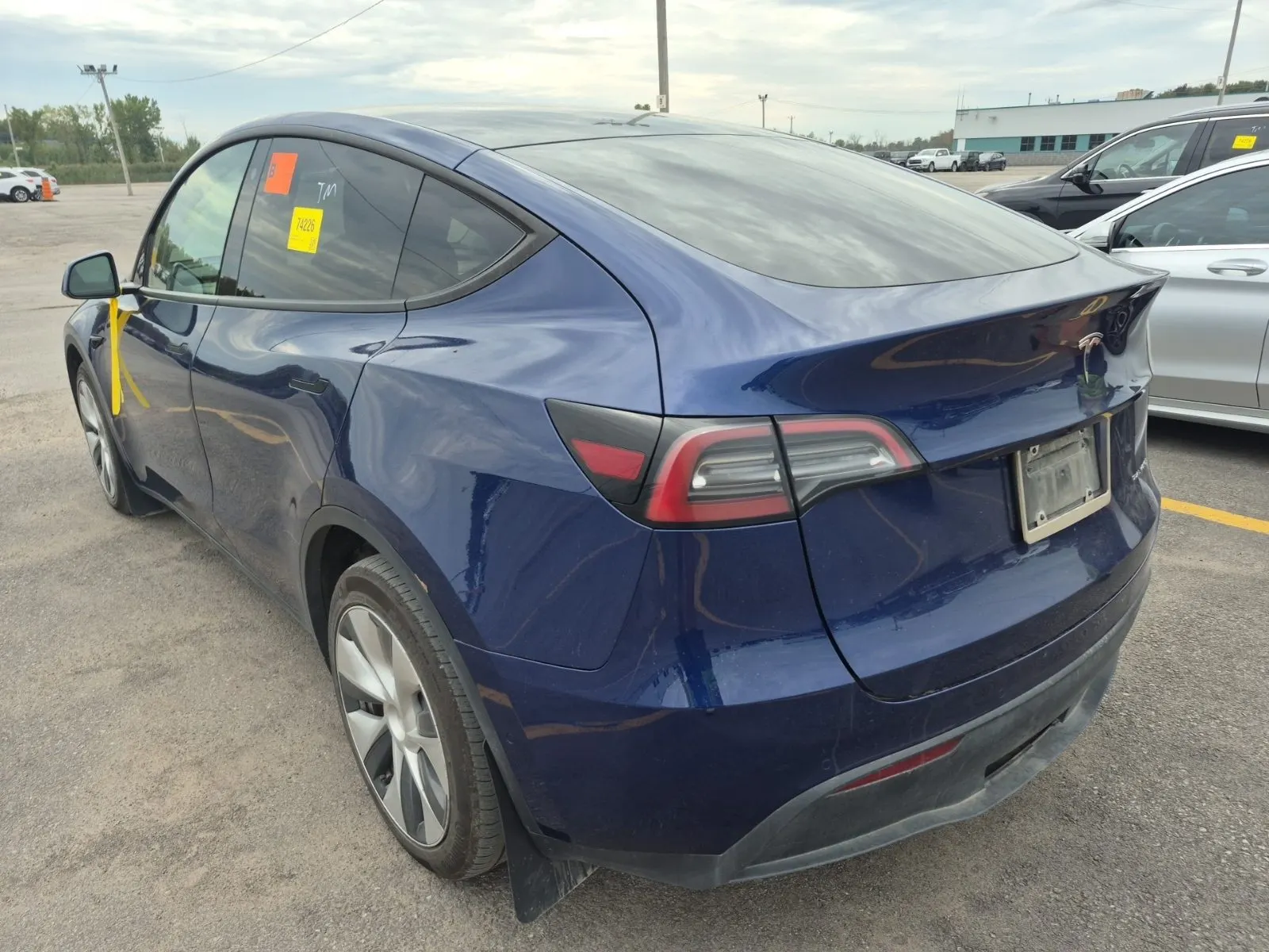 Driver Rear 3/4 Photo