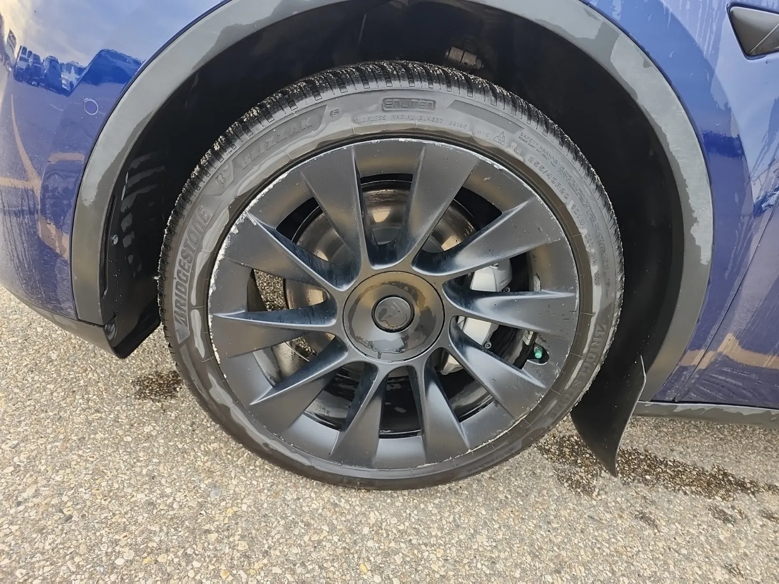 Front driver wheel/tire photo