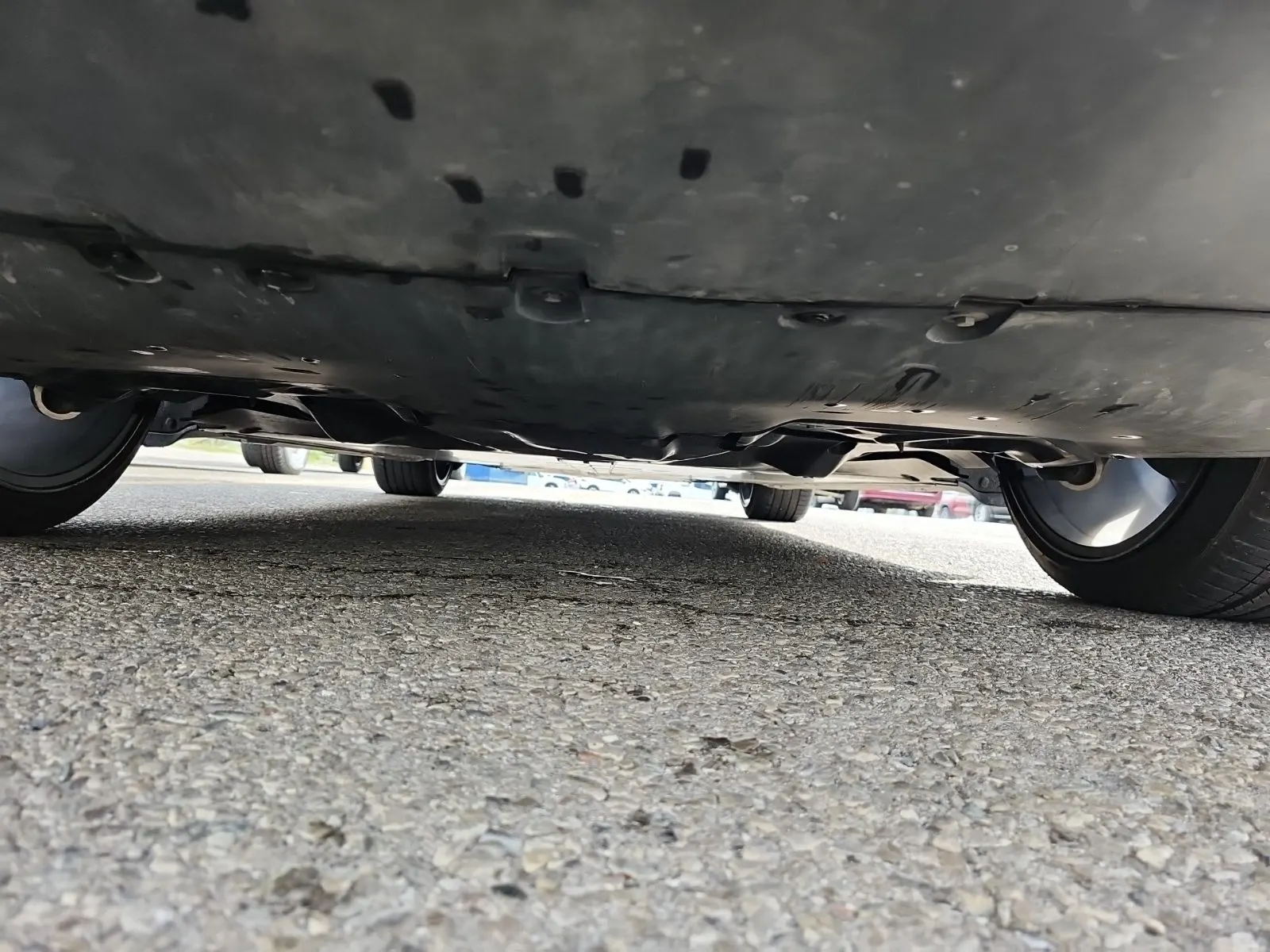 Undercarriage - Rear Photo