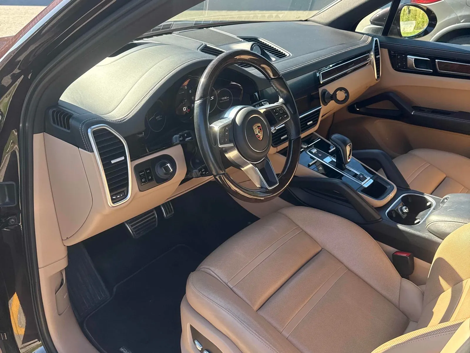 Interior driver side