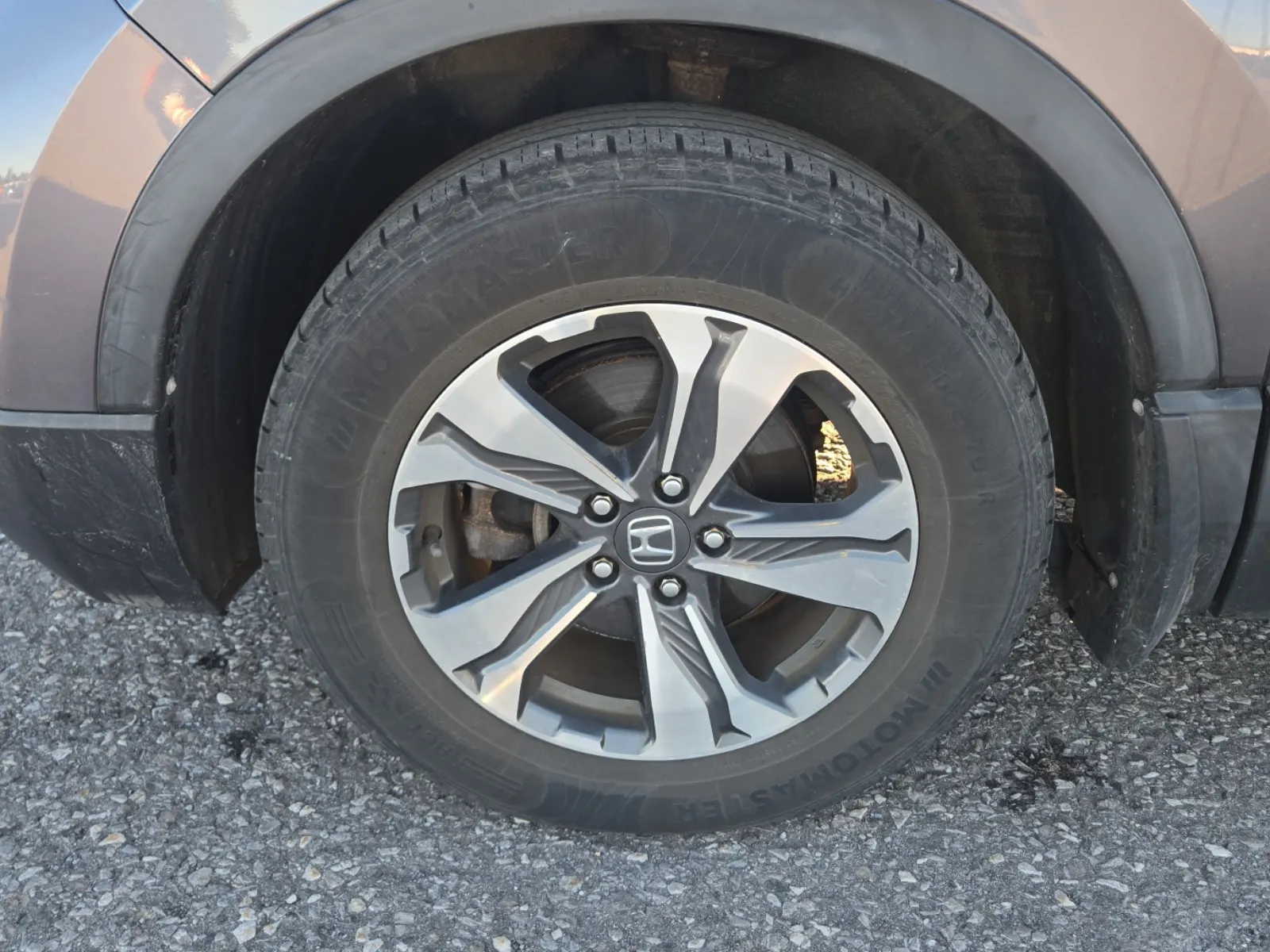 Front driver wheel/tire photo
