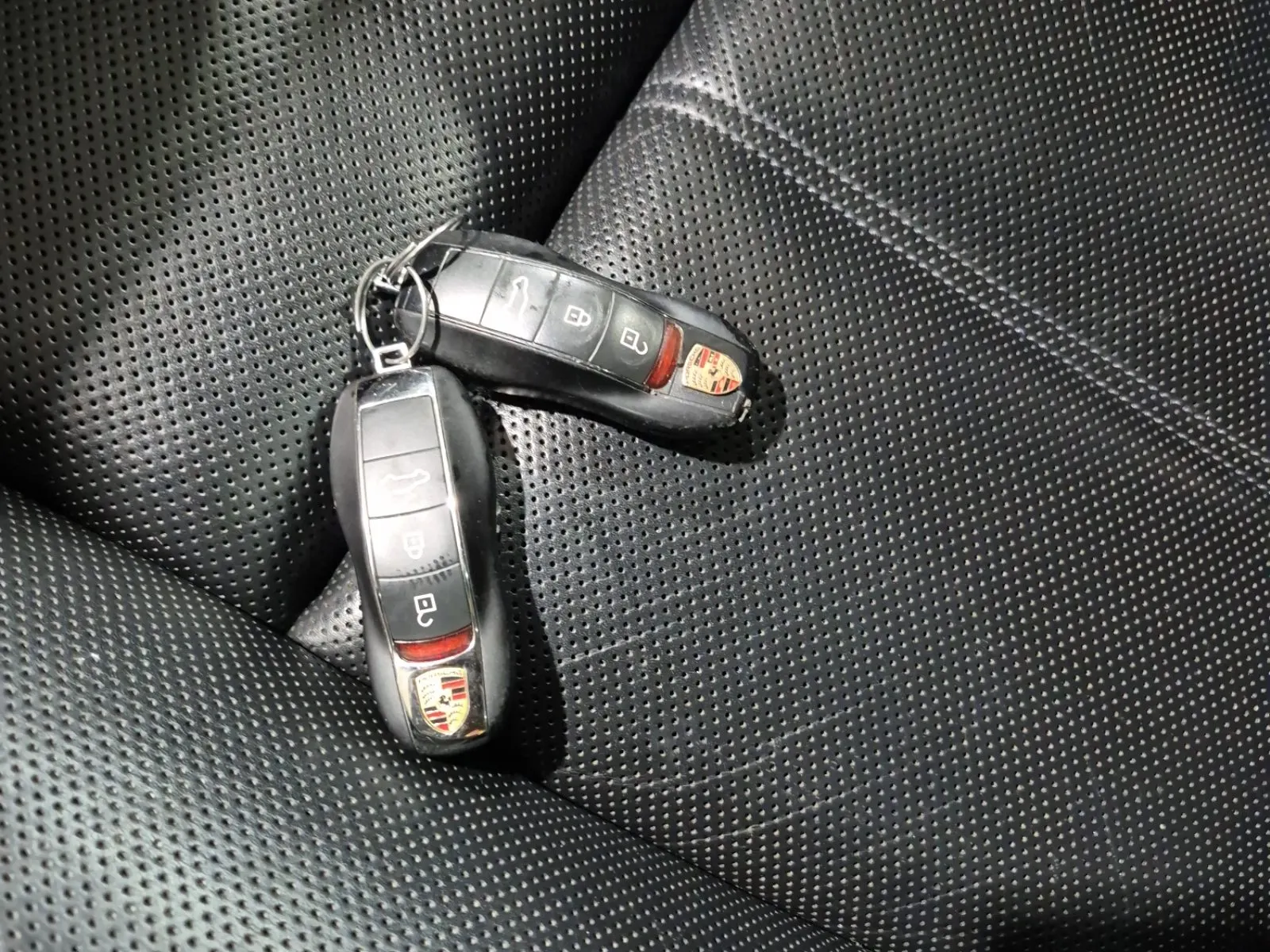 Keys/Fobs/Manual Photo