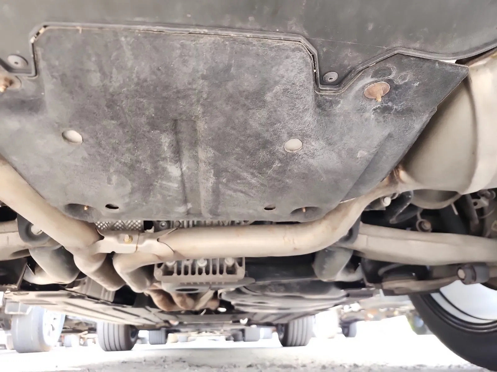 Undercarriage - Rear Photo