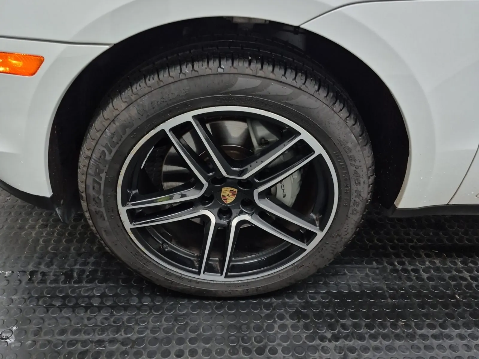 Front driver wheel/tire photo