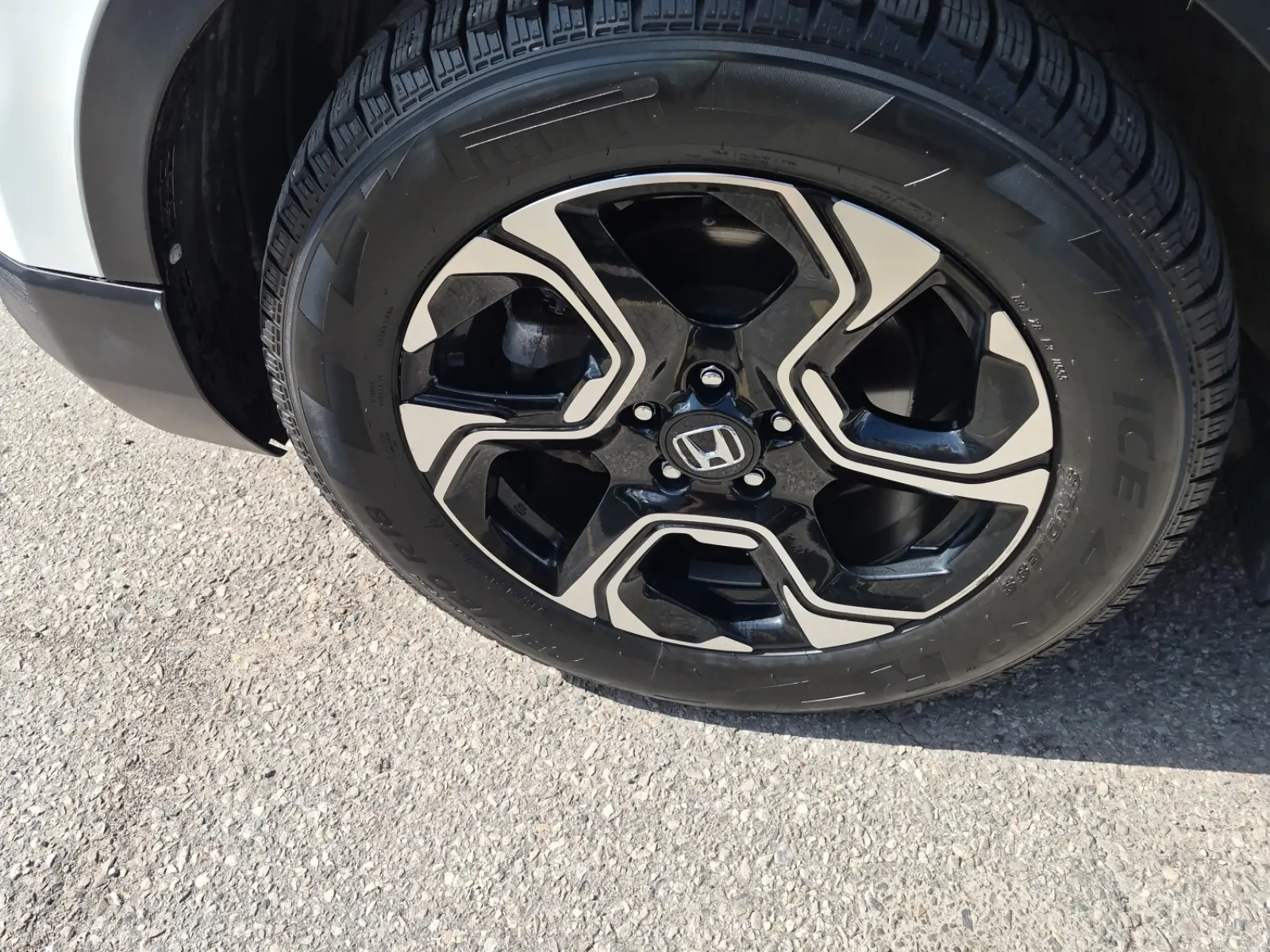 Front driver wheel/tire photo