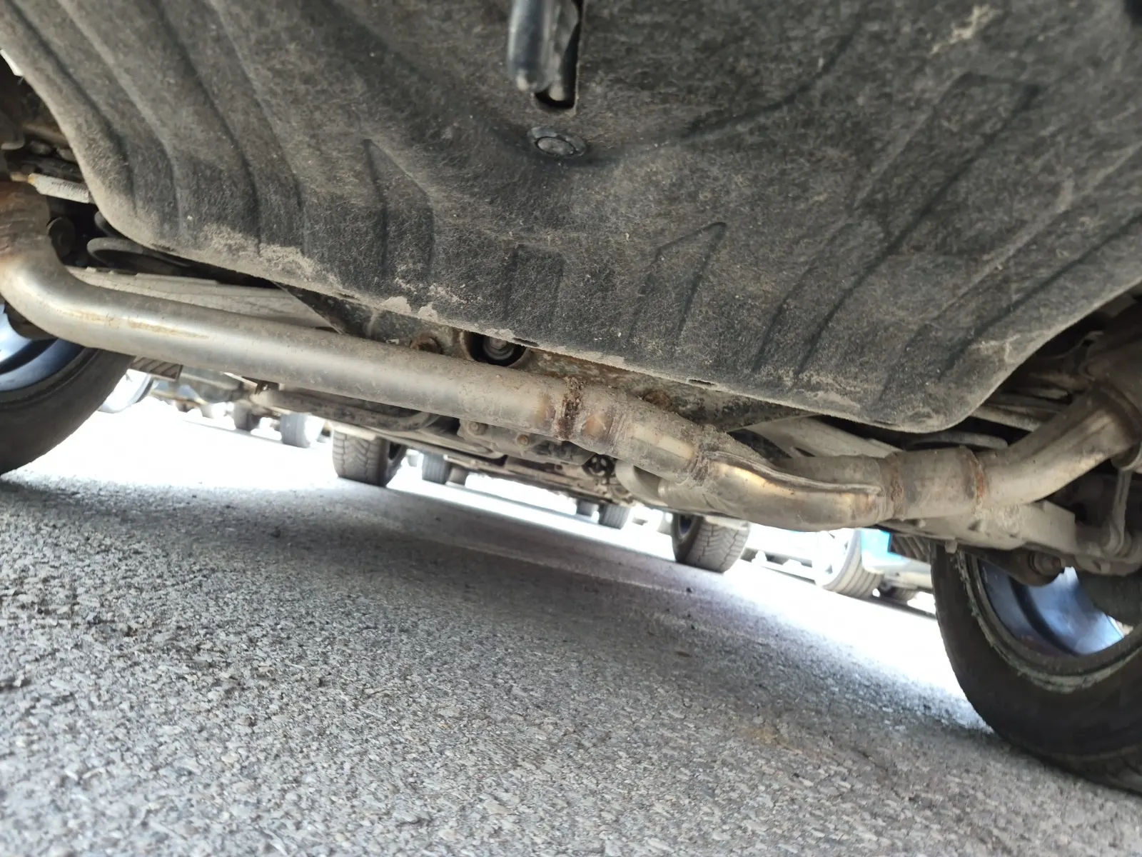 Undercarriage - Rear Photo