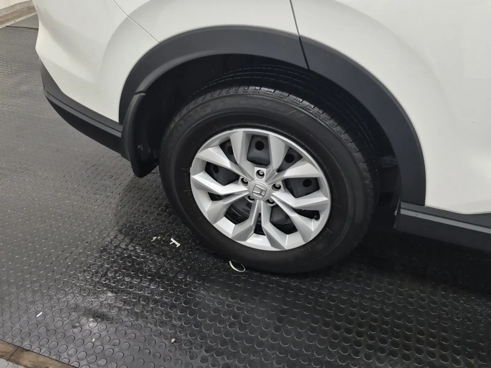 Right Rear Wheel/Tire Photo