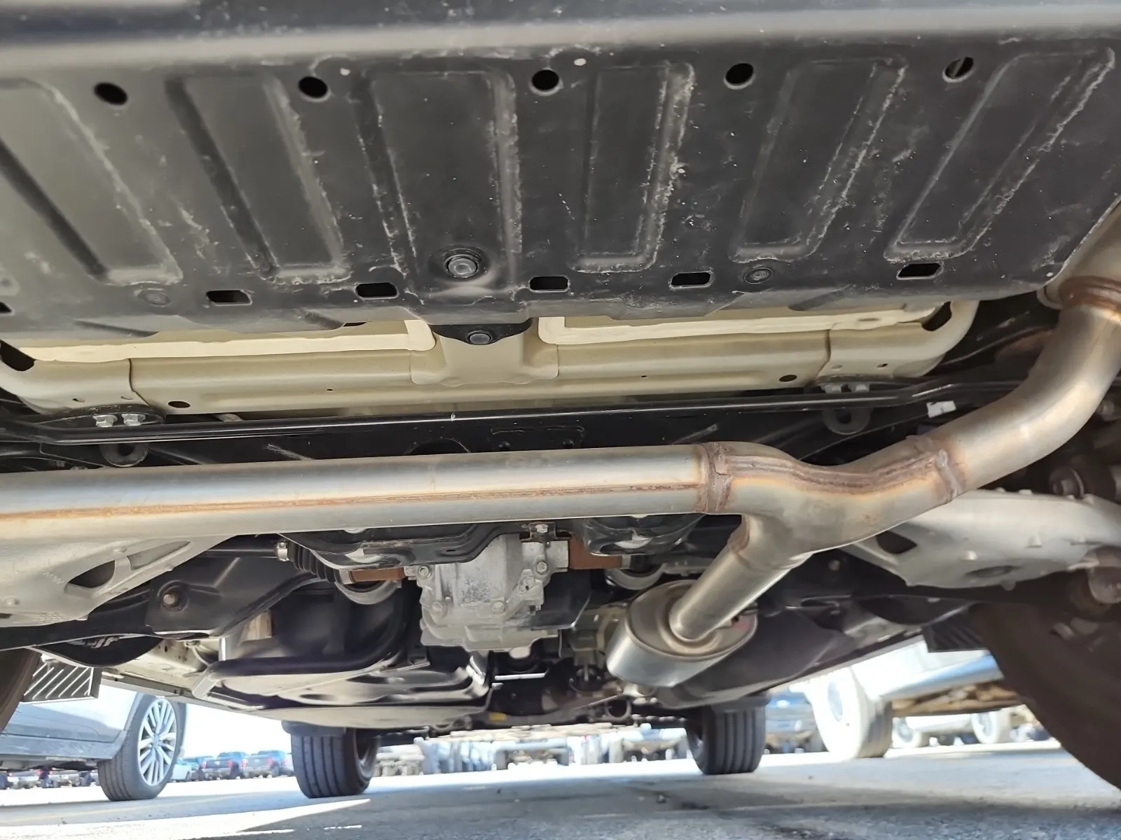 Undercarriage - Rear Photo