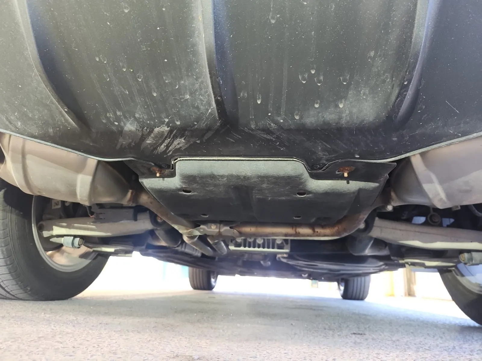 Undercarriage - Rear Photo