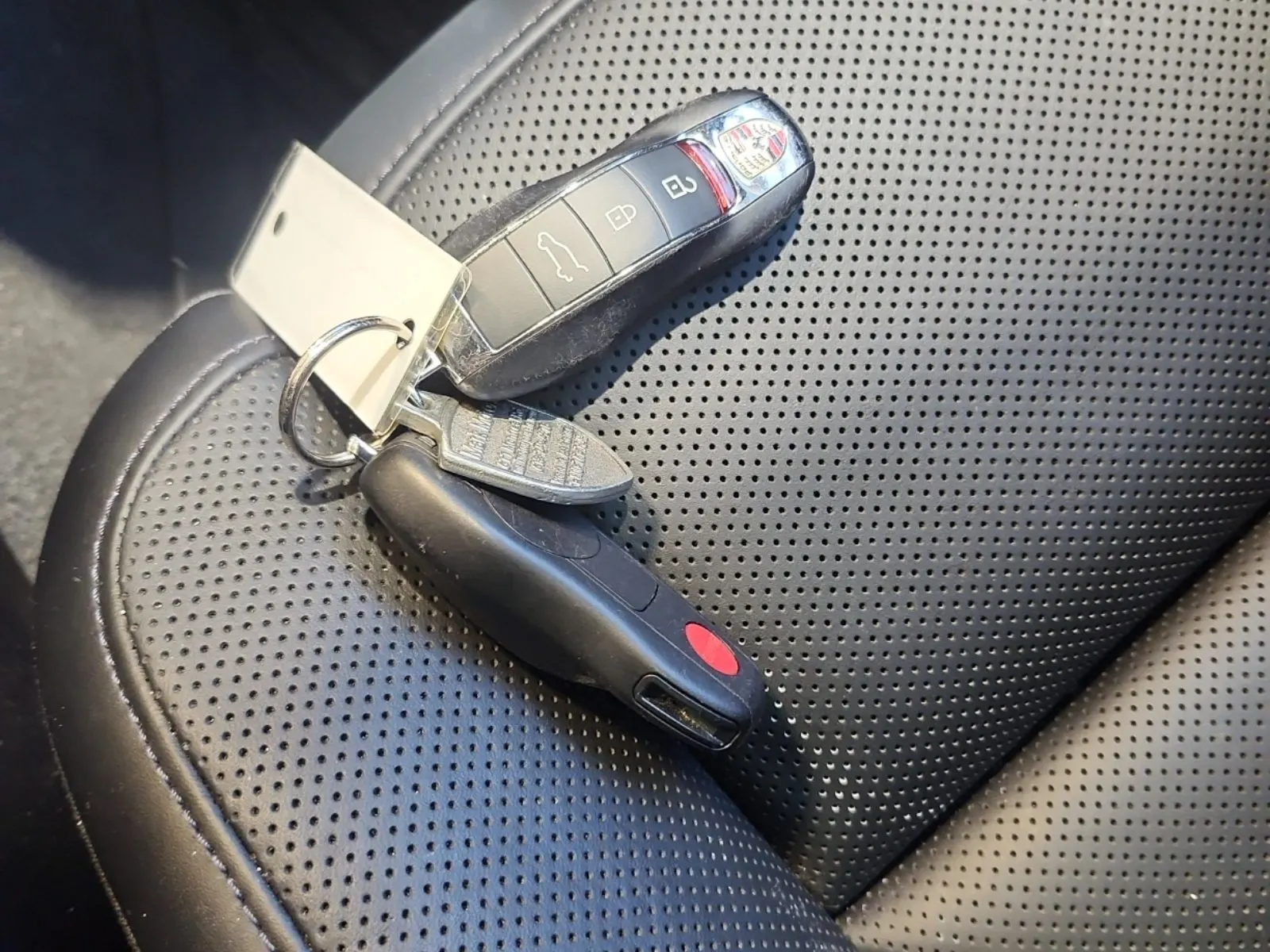 Keys/Fobs/Manual Photo
