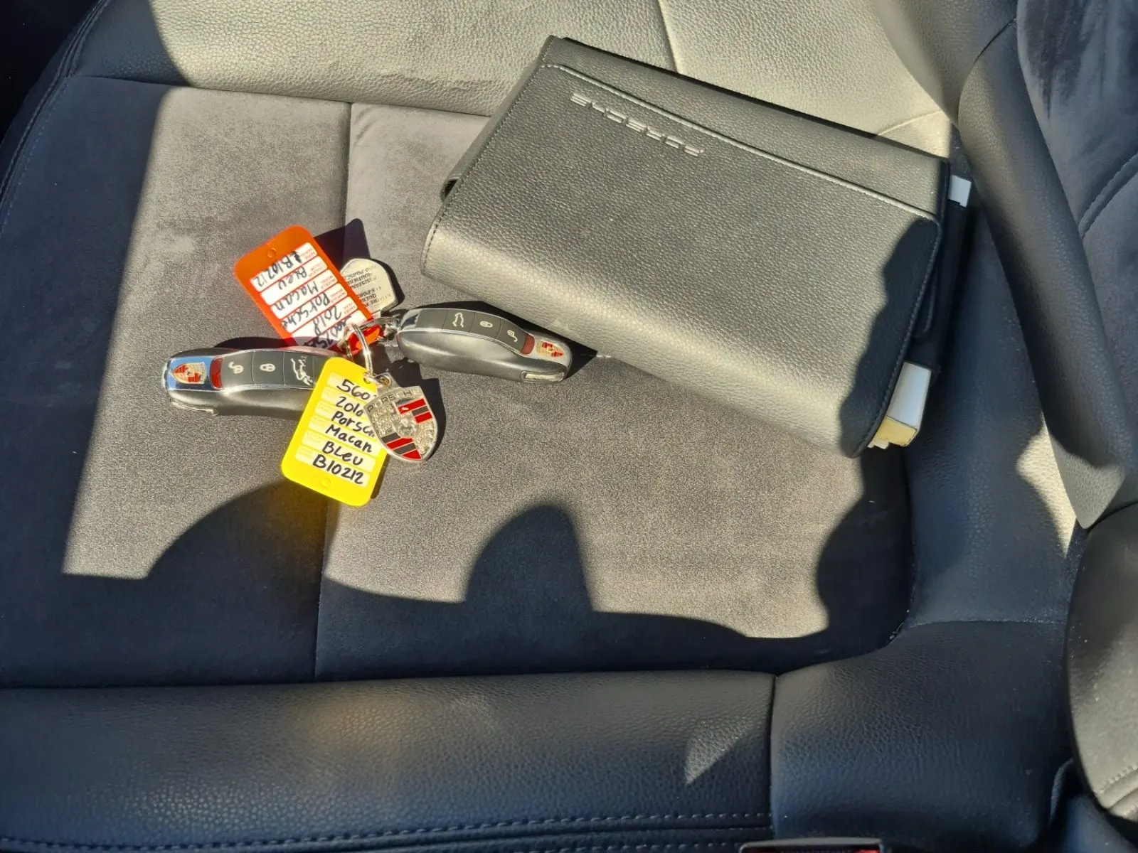 Keys/Fobs/Manual Photo