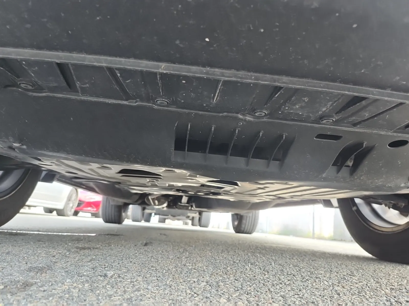 Undercarriage - Front Photo