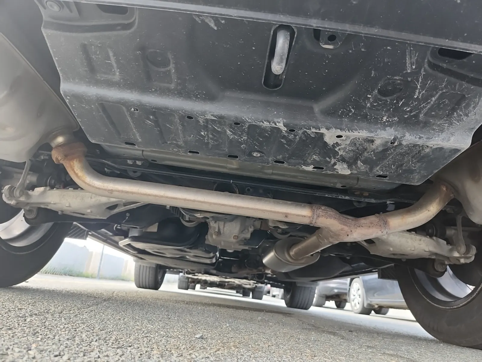 Undercarriage - Rear Photo
