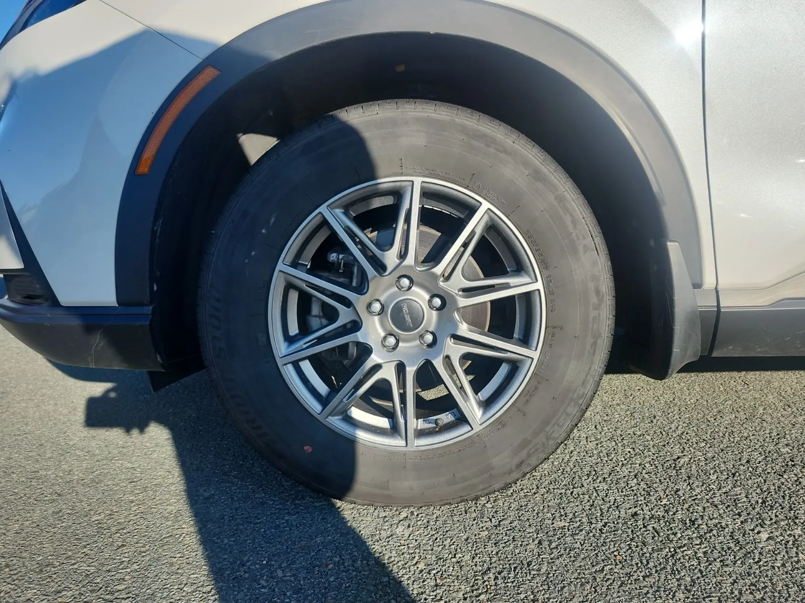 Front driver wheel/tire photo