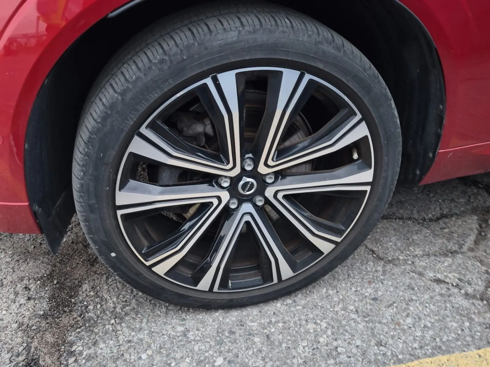 Front driver wheel/tire photo