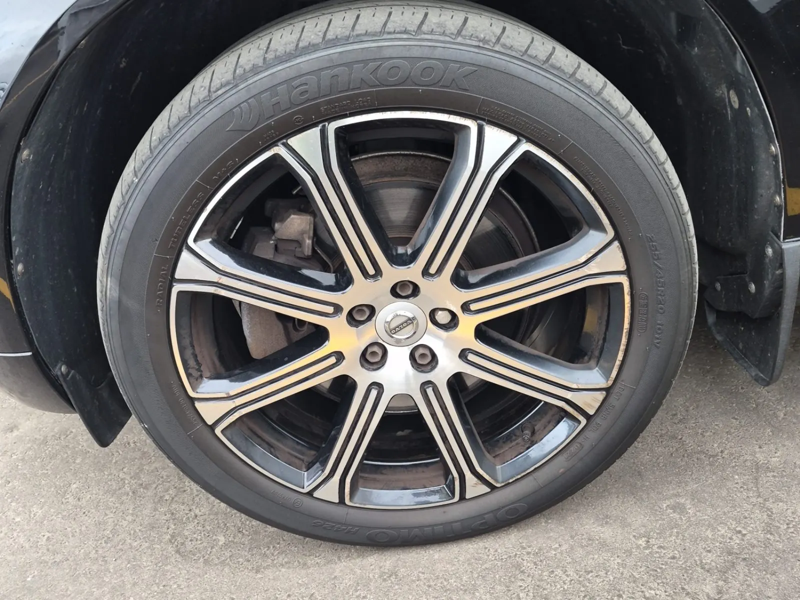 Front driver wheel/tire photo