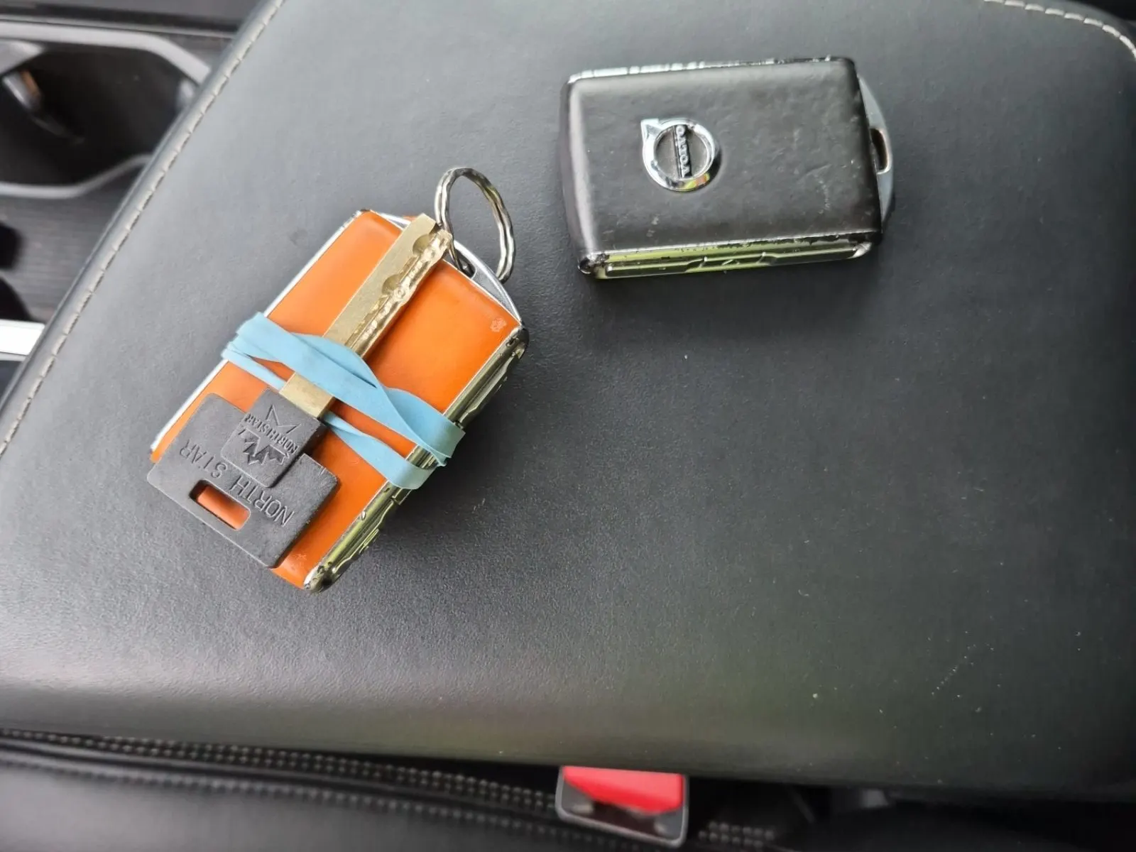 Keys/Fobs/Manual Photo