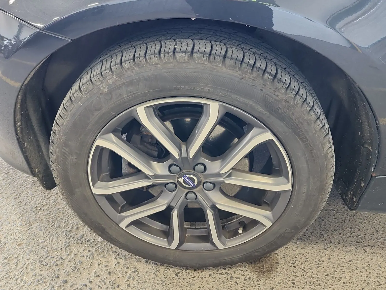 Front driver wheel/tire photo