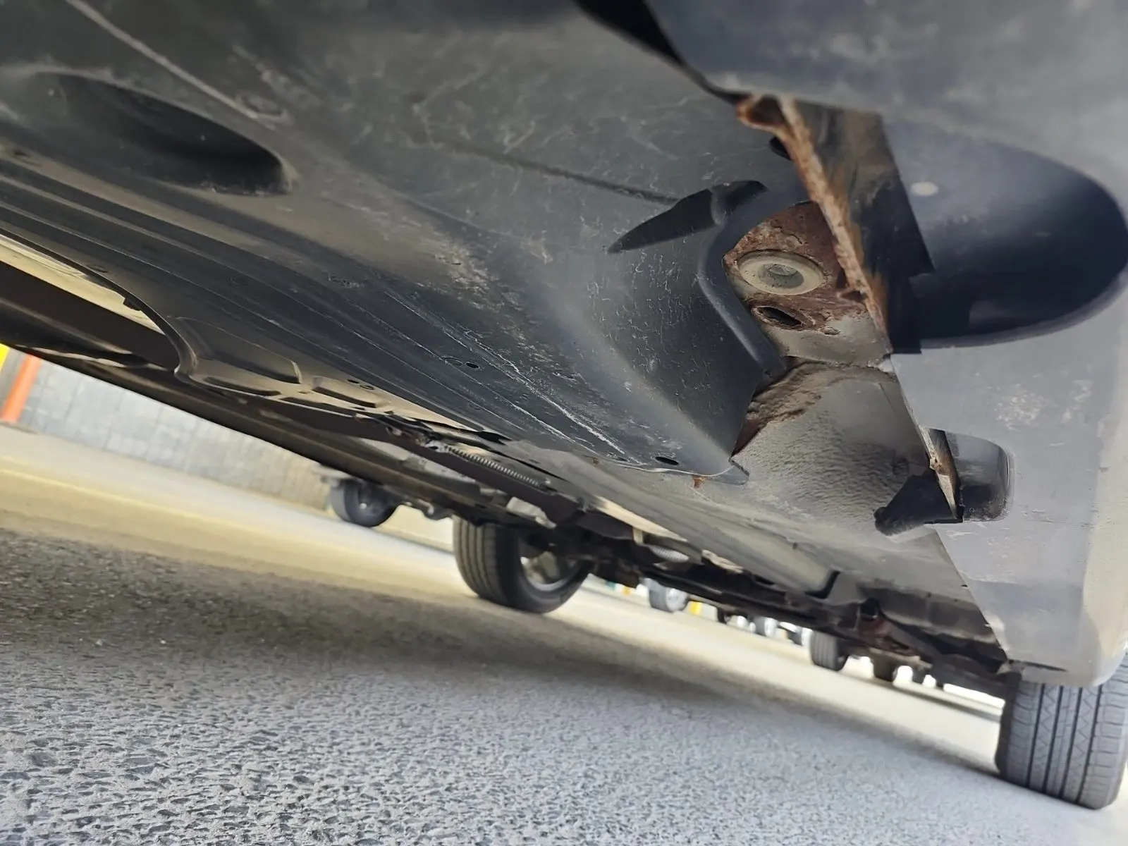 Undercarriage - Passenger Photo