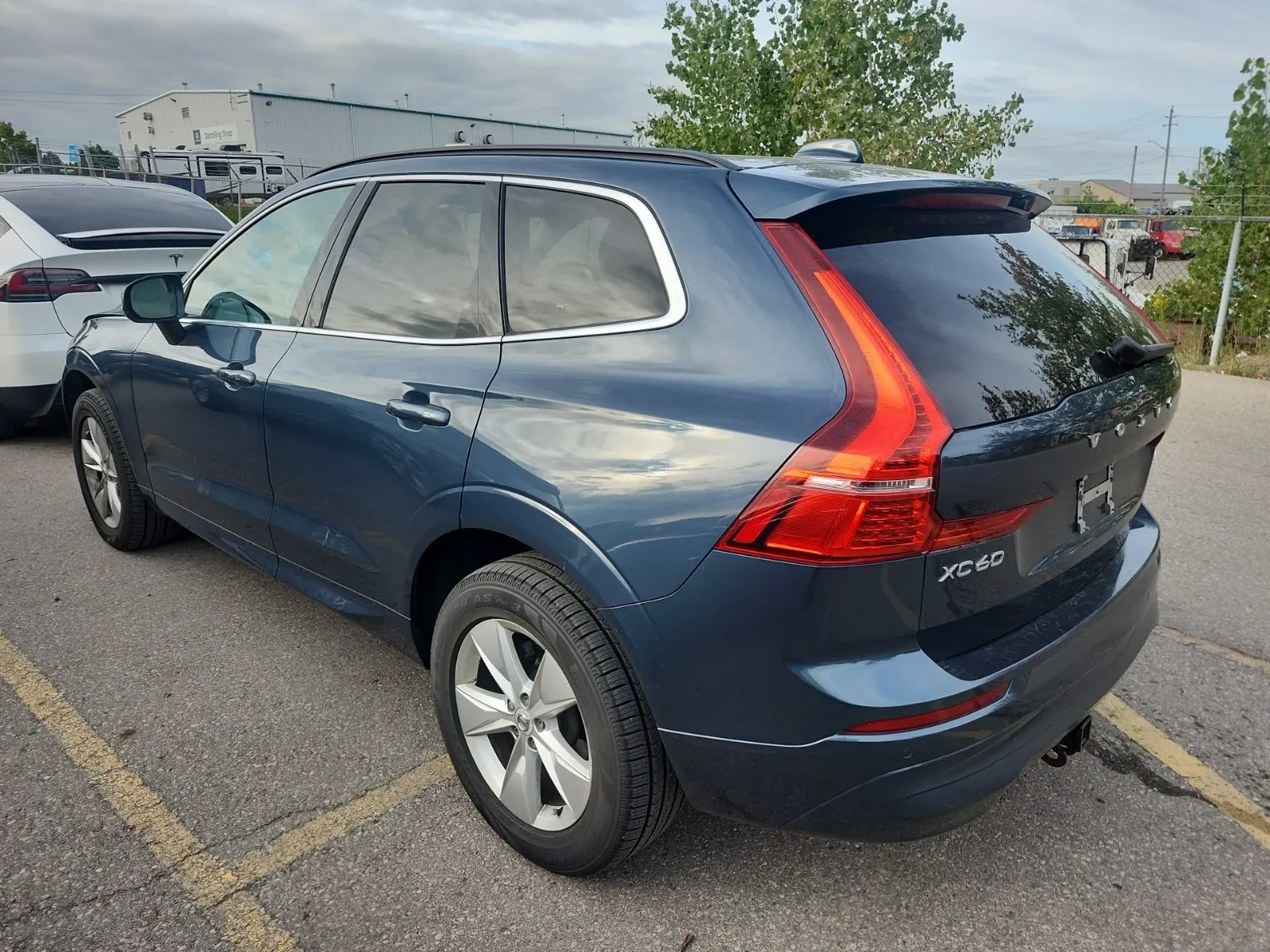 Driver Rear 3/4 Photo