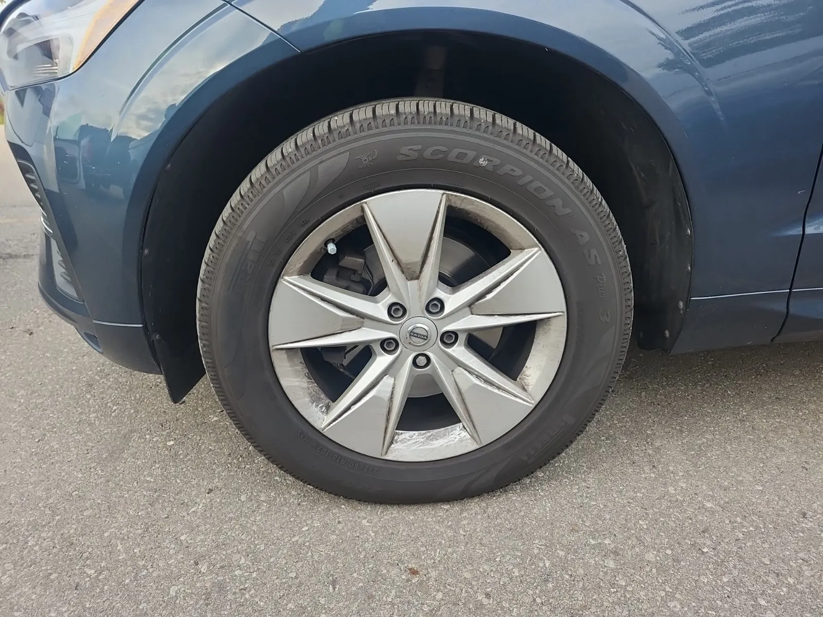 Front driver wheel/tire photo