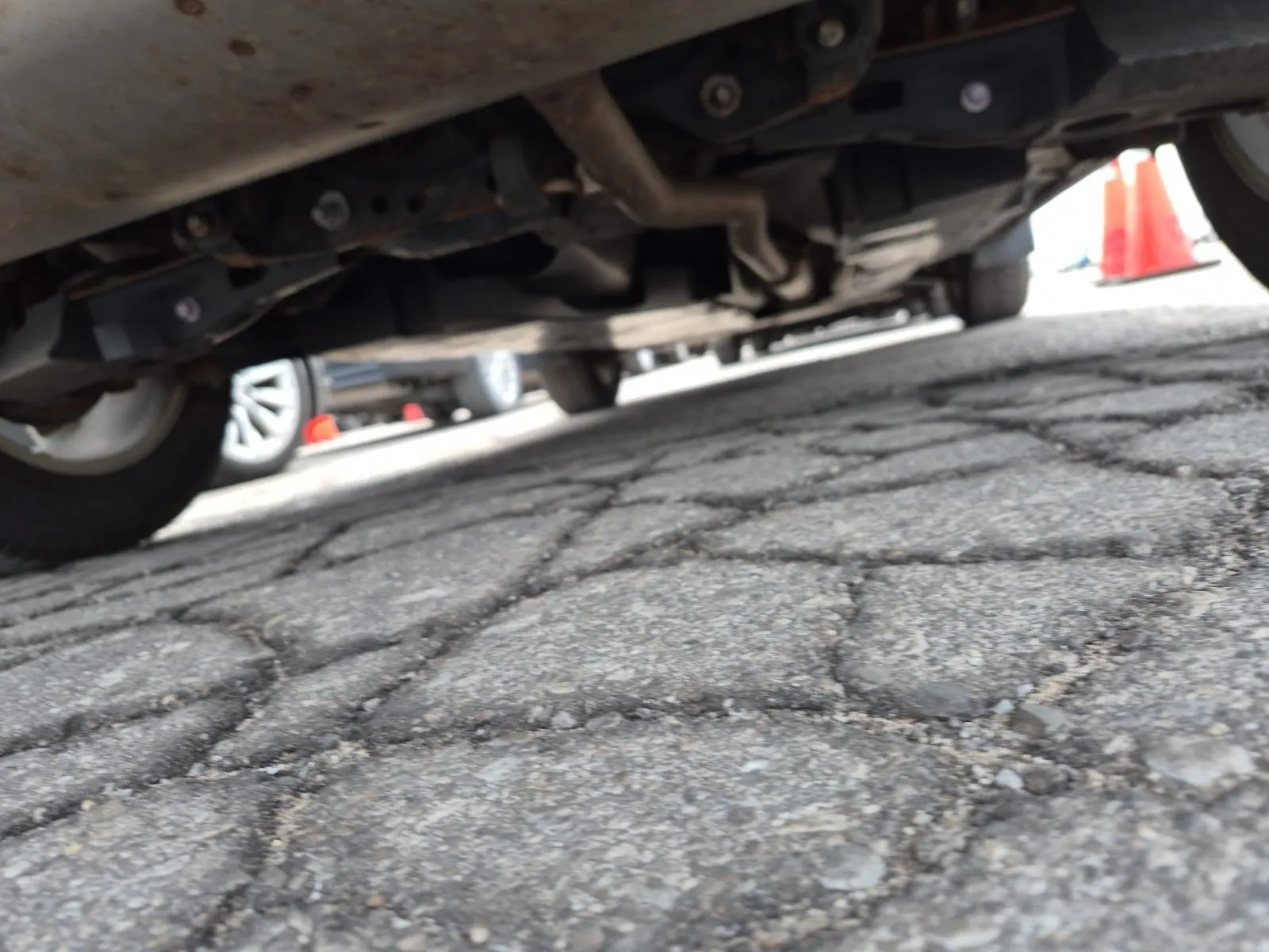 Undercarriage - Rear Photo