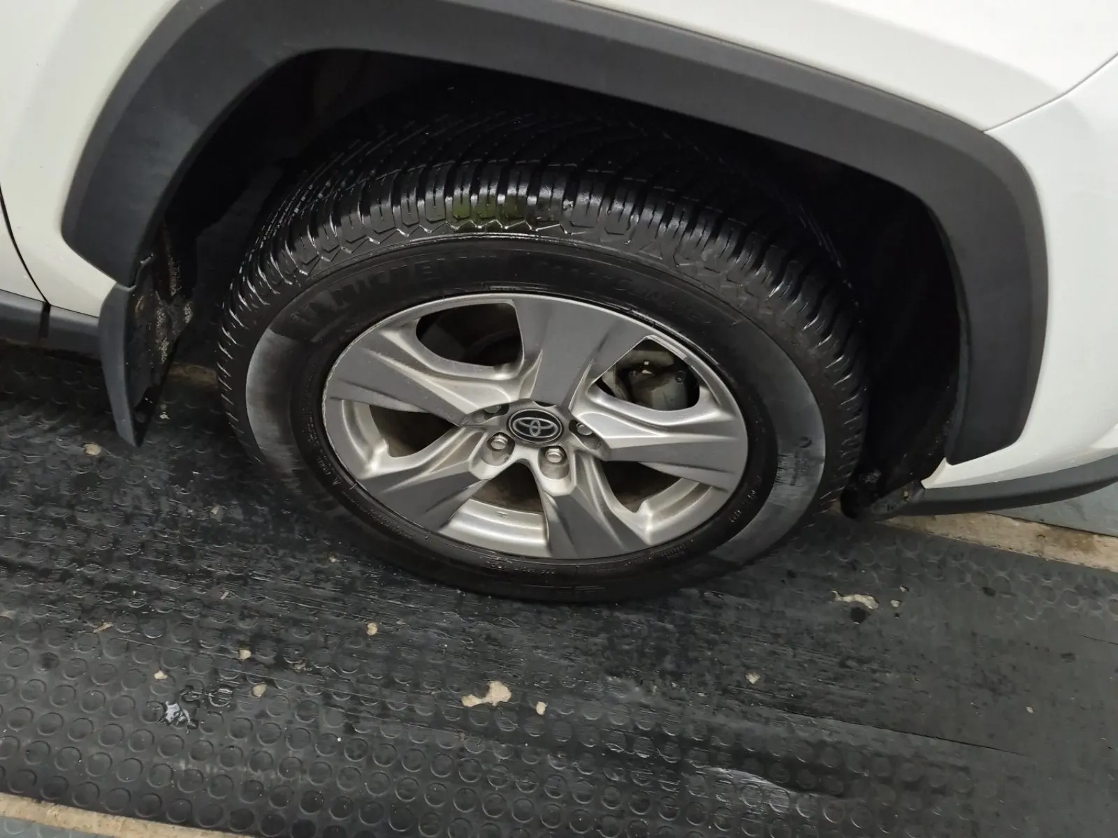 Right Front Wheel/Tire Photo
