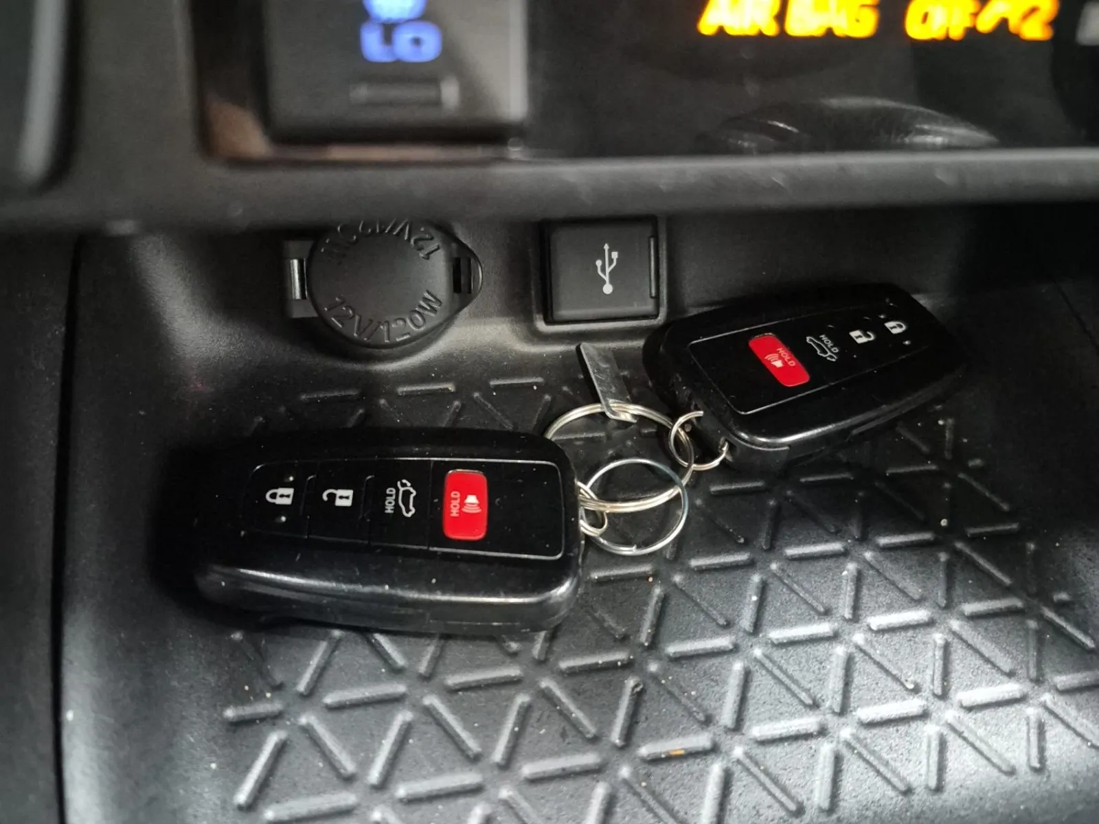 Keys/Fobs/Manual Photo