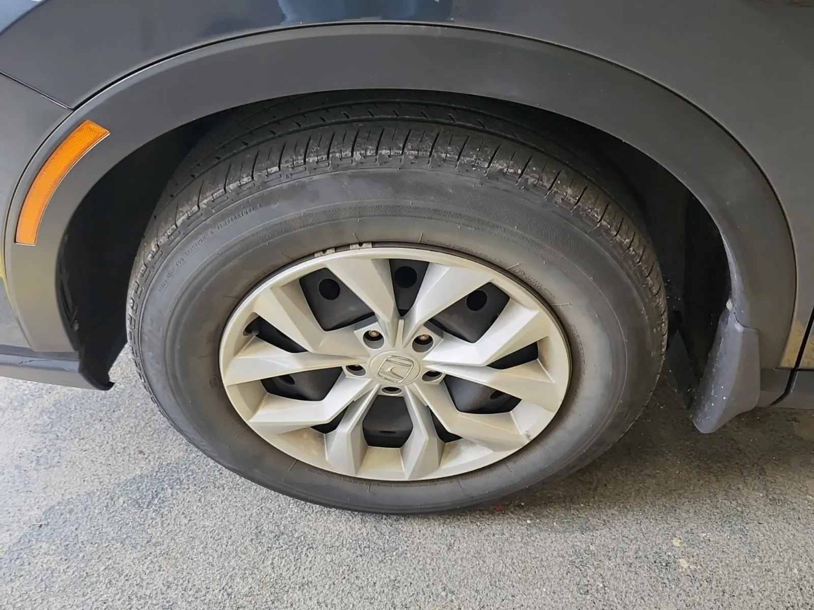 Front driver wheel/tire photo