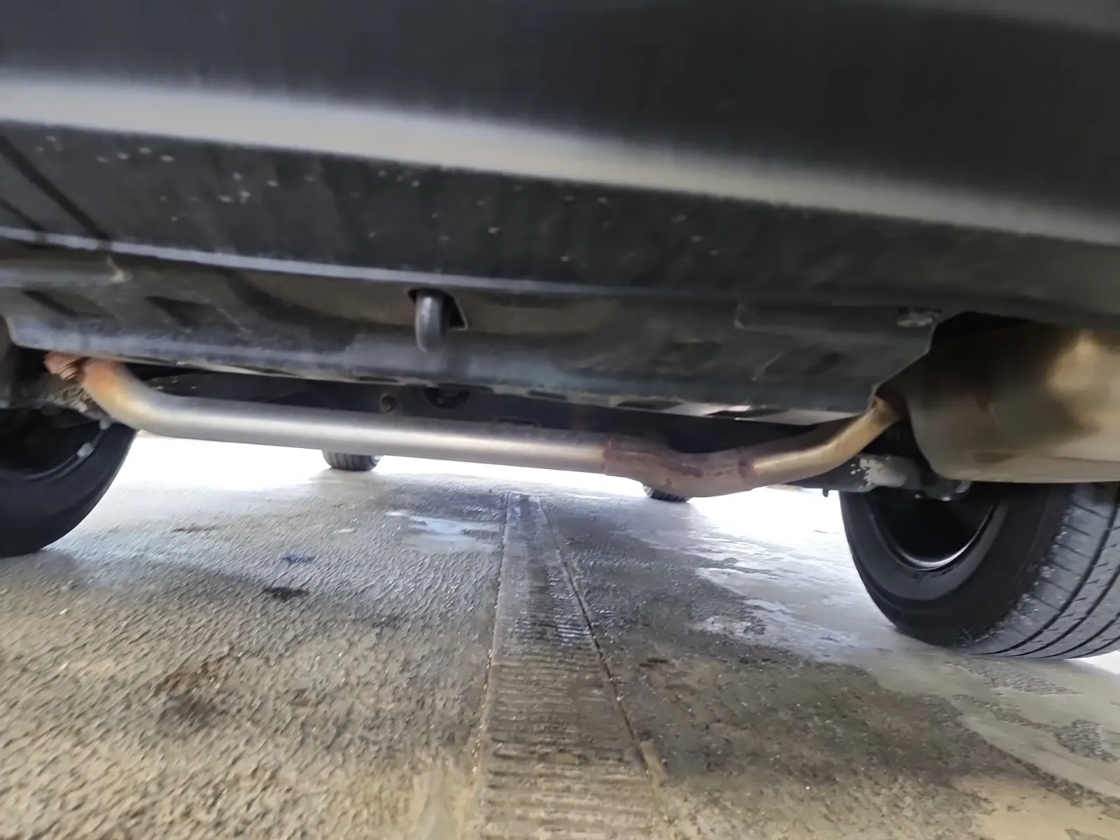 Undercarriage - Rear Photo