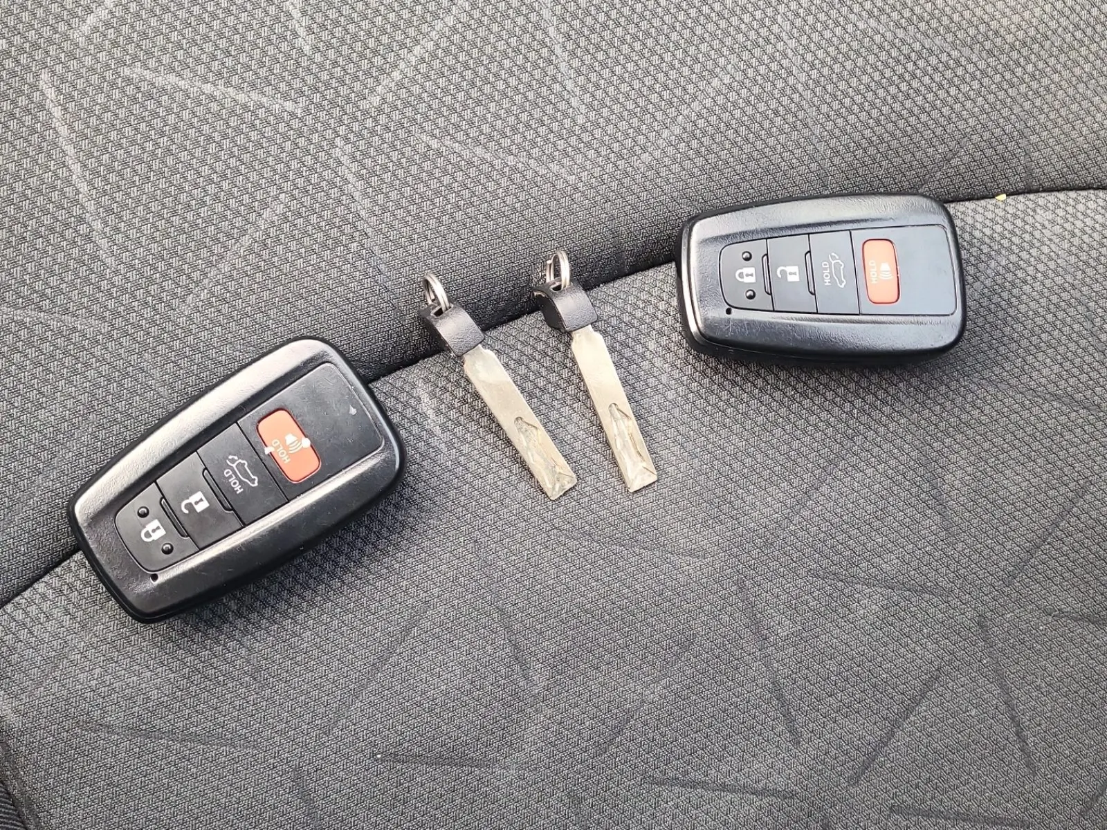 Keys/Fobs/Manual Photo
