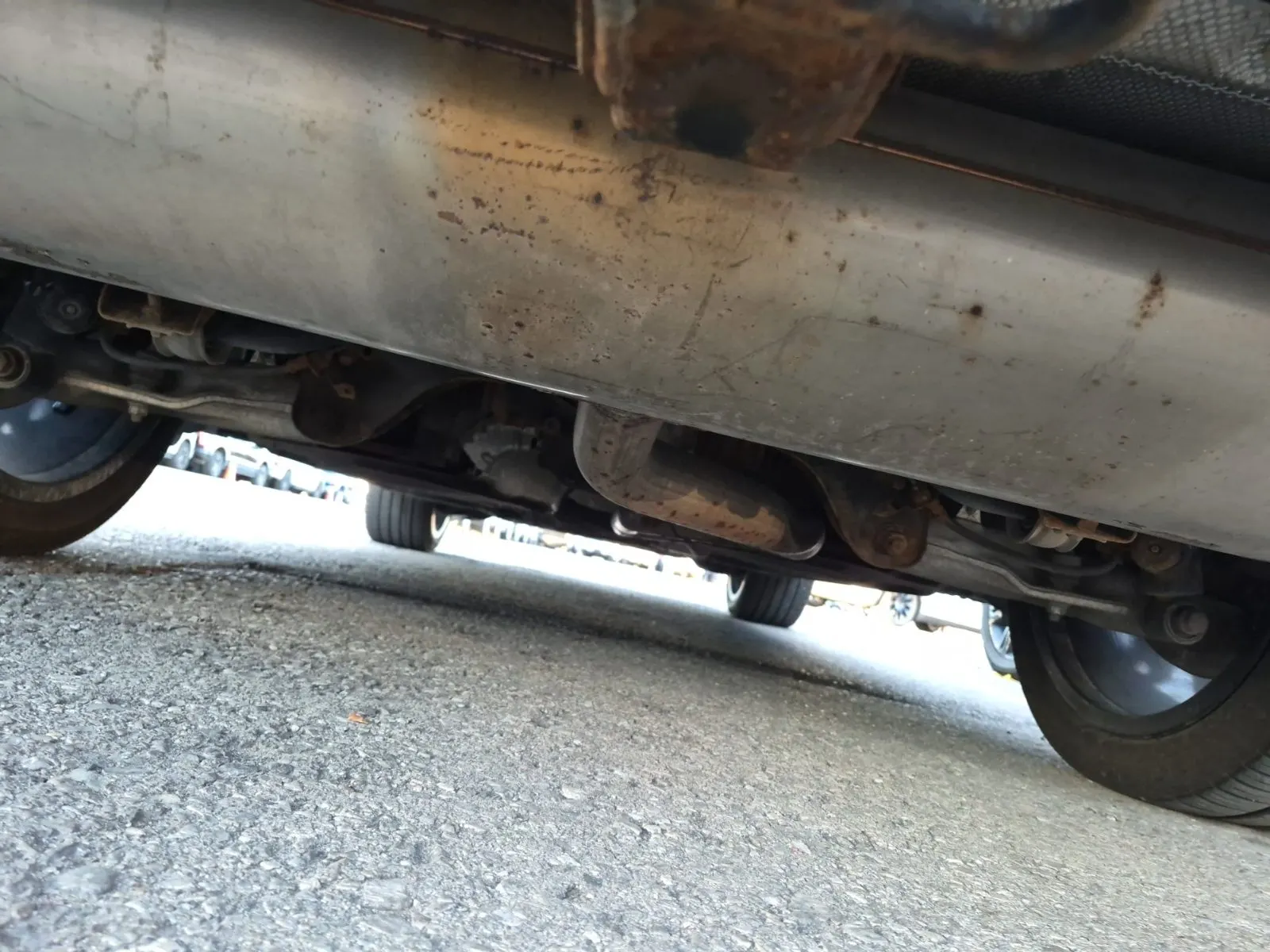 Undercarriage - Rear Photo
