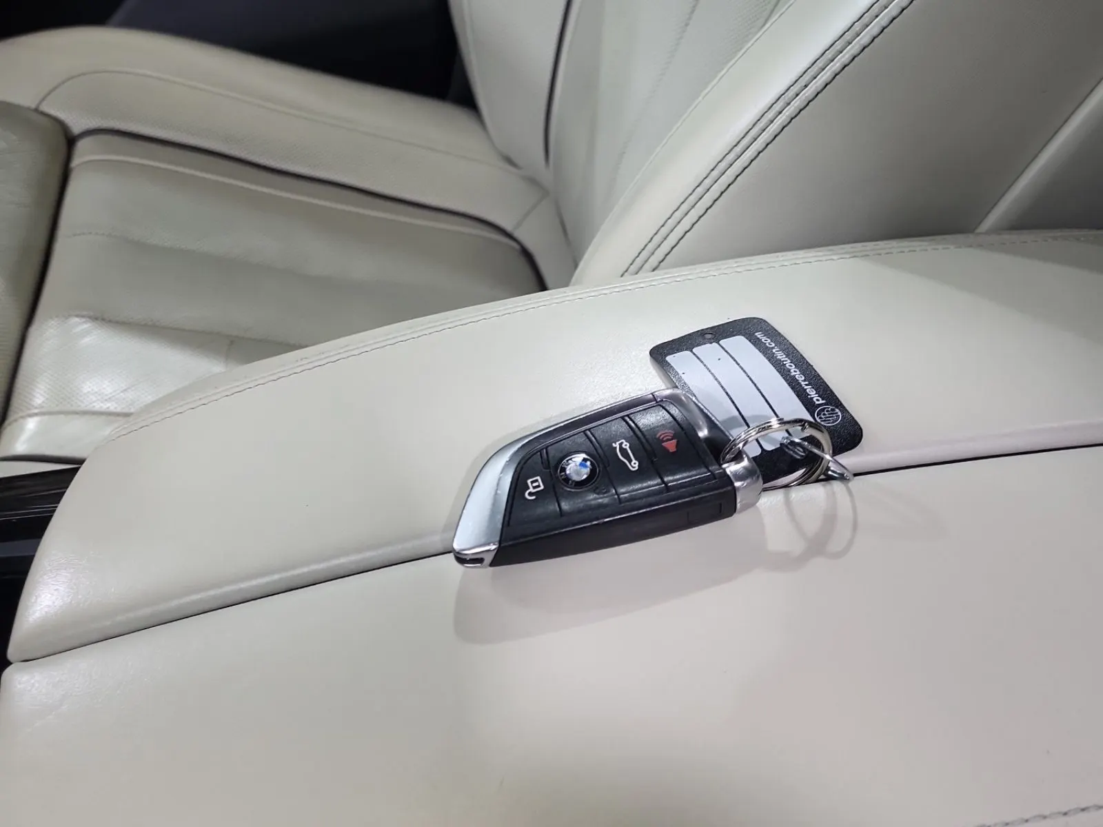 Keys/Fobs/Manual Photo