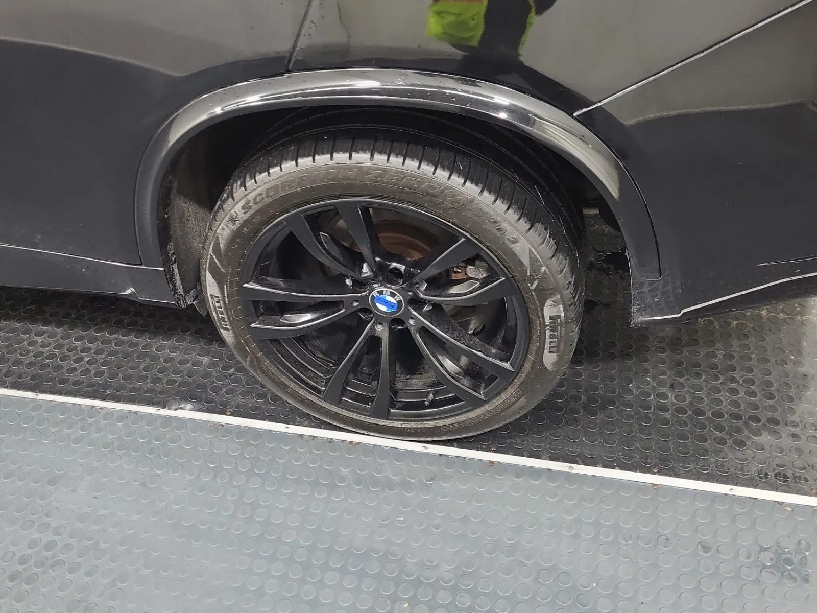 Left Rear Wheel/Tire Photo