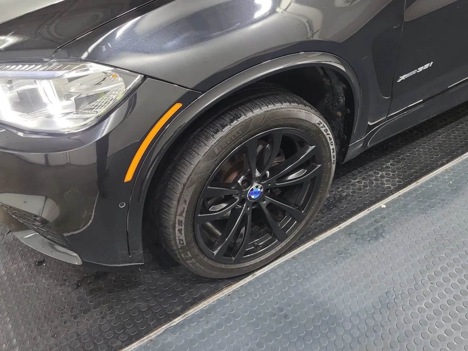 Front driver wheel/tire photo
