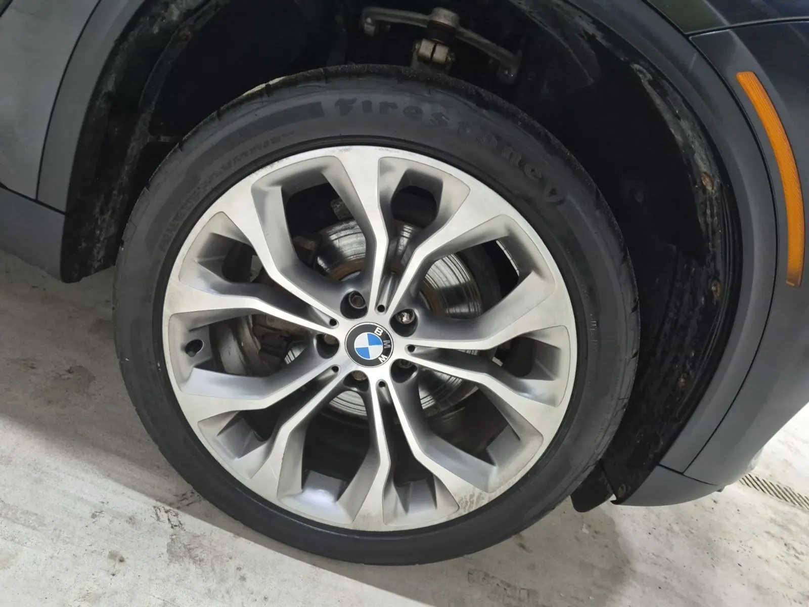 Right Front Wheel/Tire Photo