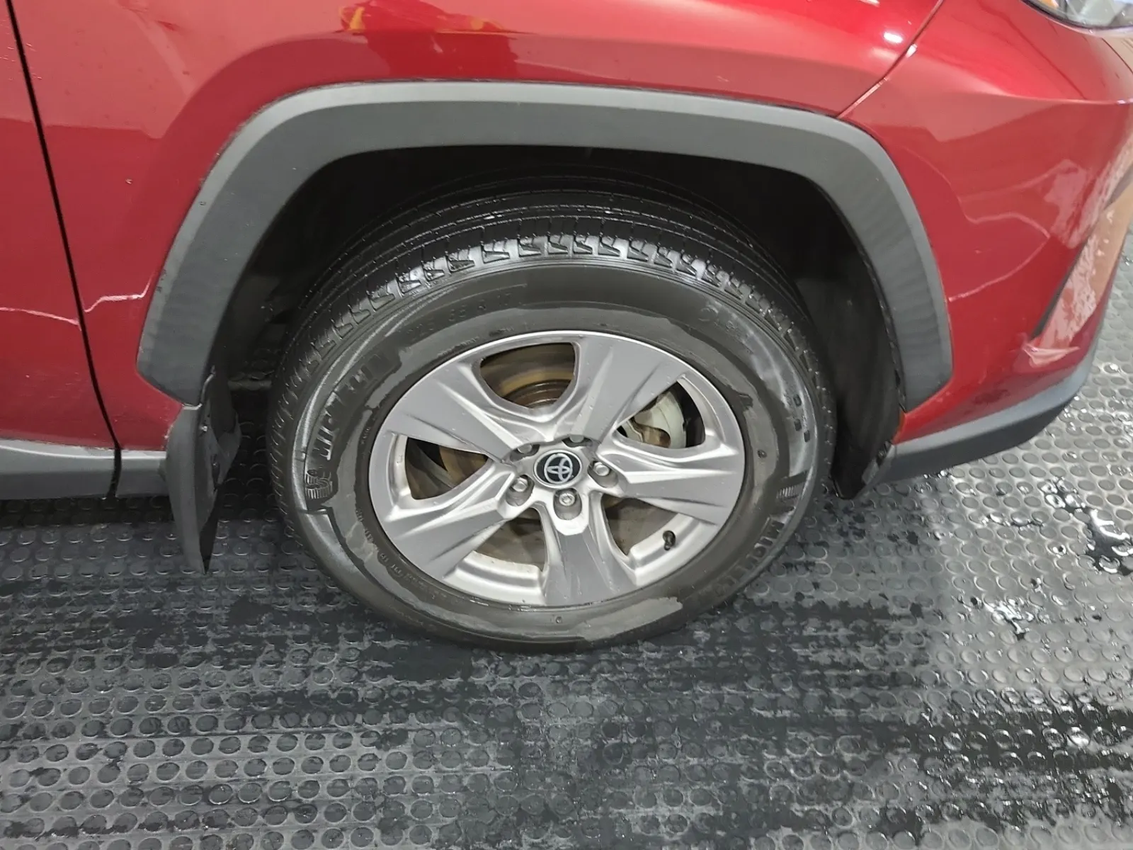 Right Front Wheel/Tire Photo