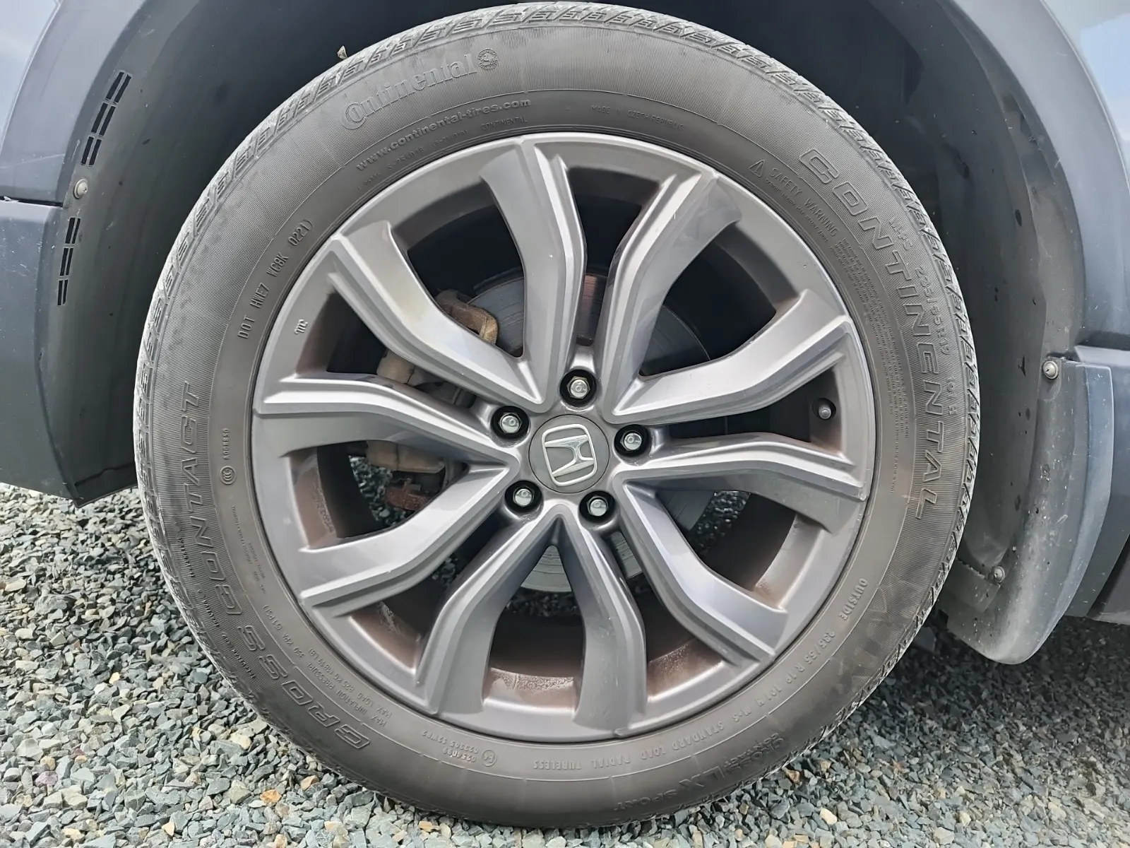 Front driver wheel/tire photo