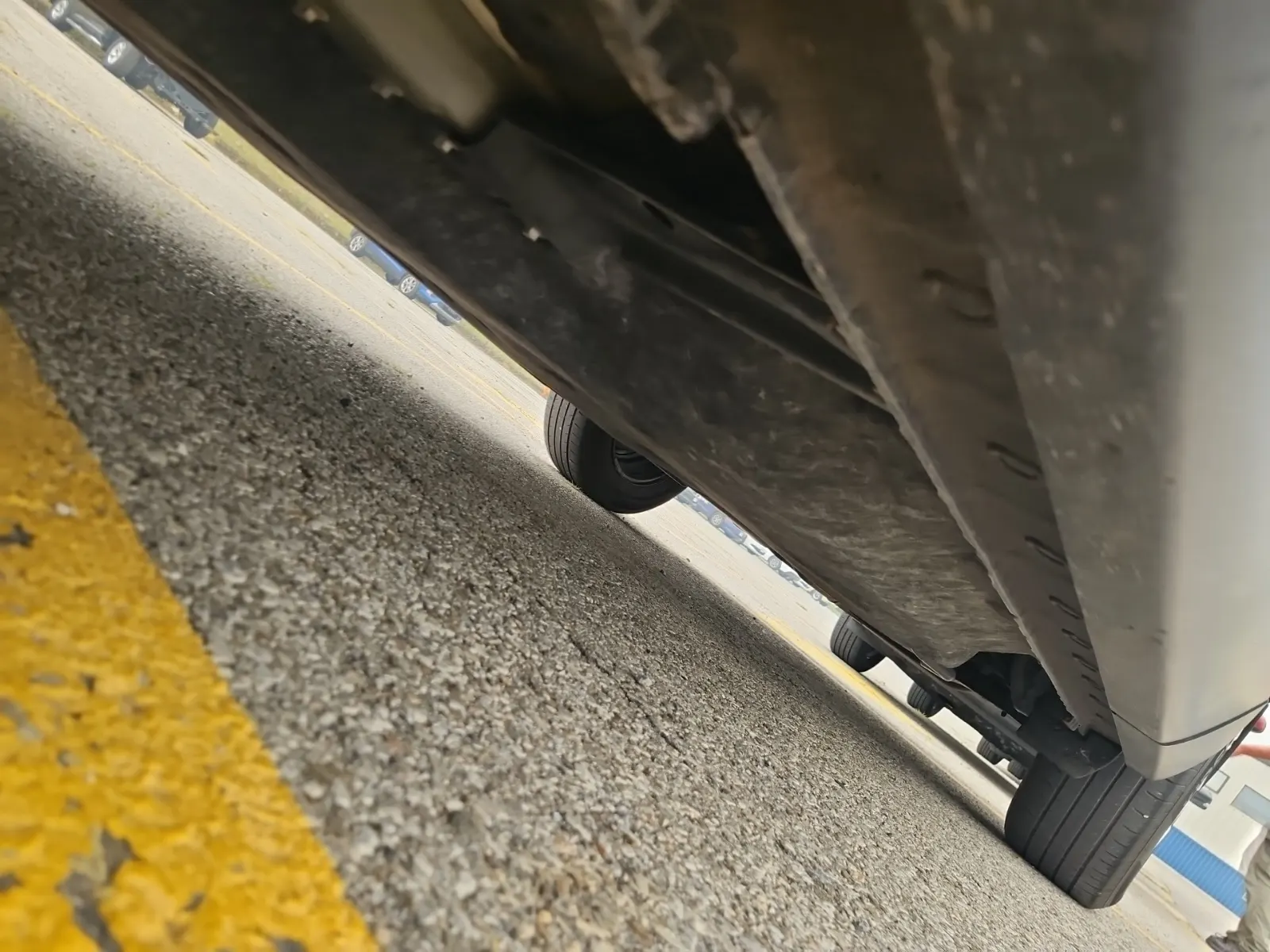 Undercarriage - Driver Photo