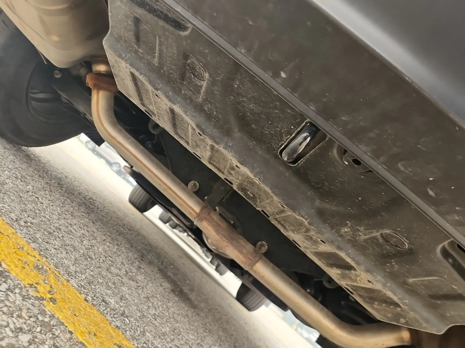 Undercarriage - Rear Photo