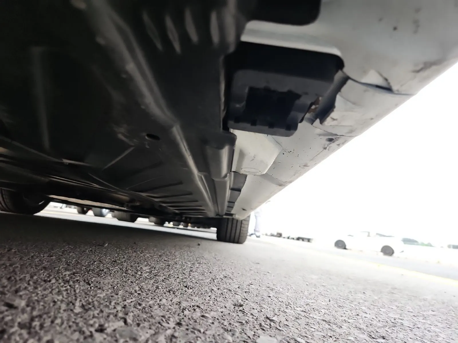 Undercarriage - Passenger Photo