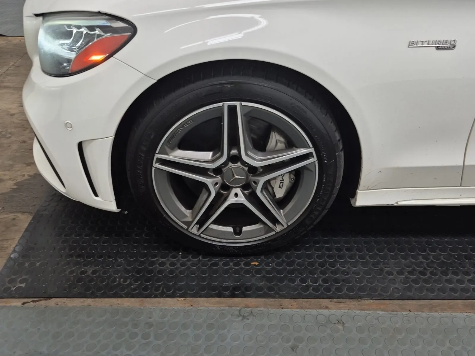 Front driver wheel/tire photo