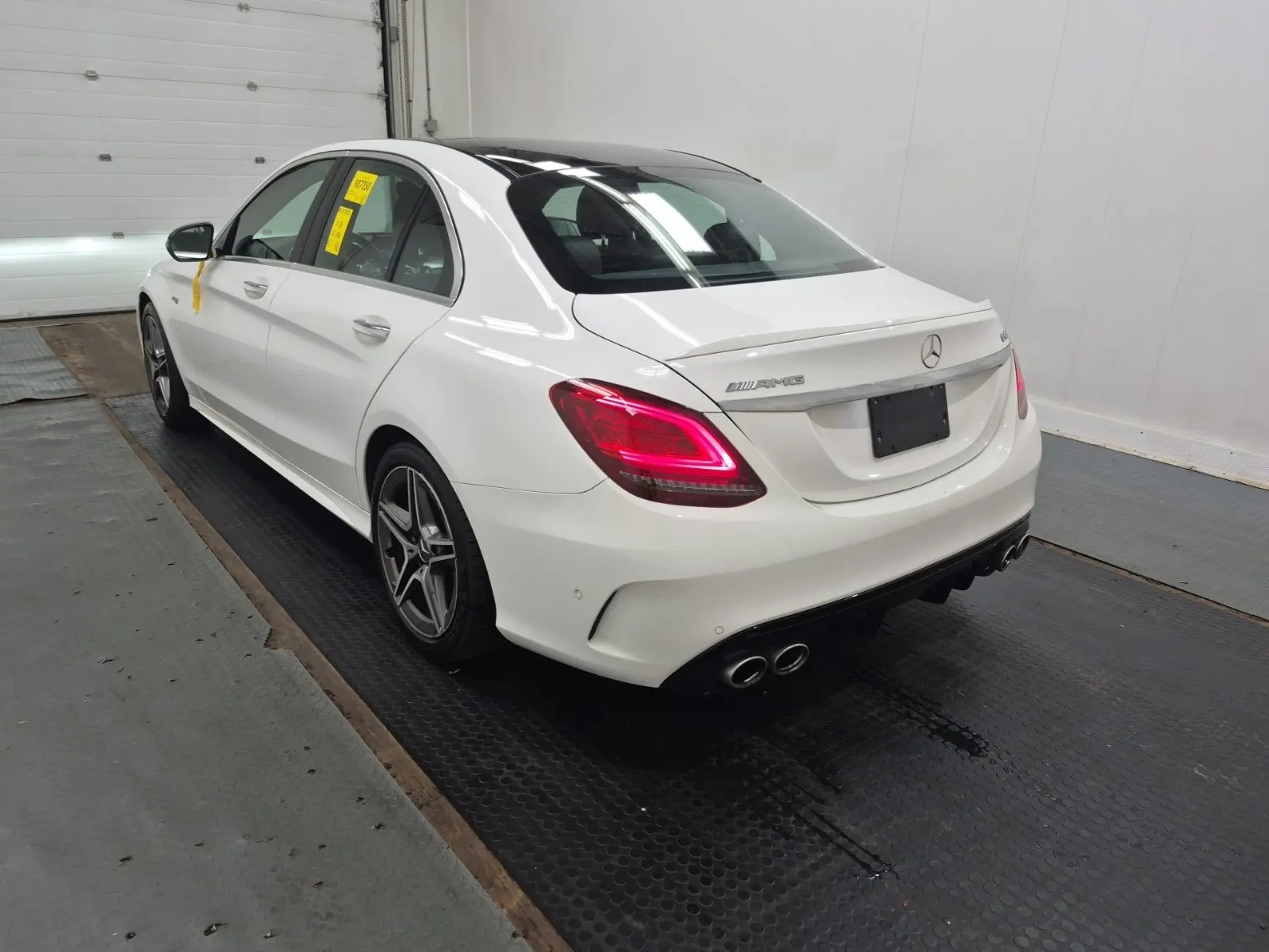 Driver Rear 3/4 Photo