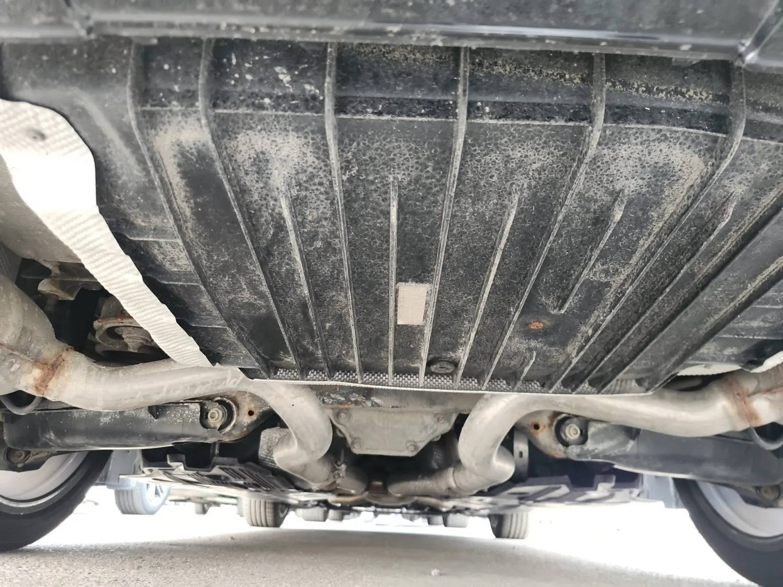 Undercarriage - Rear Photo