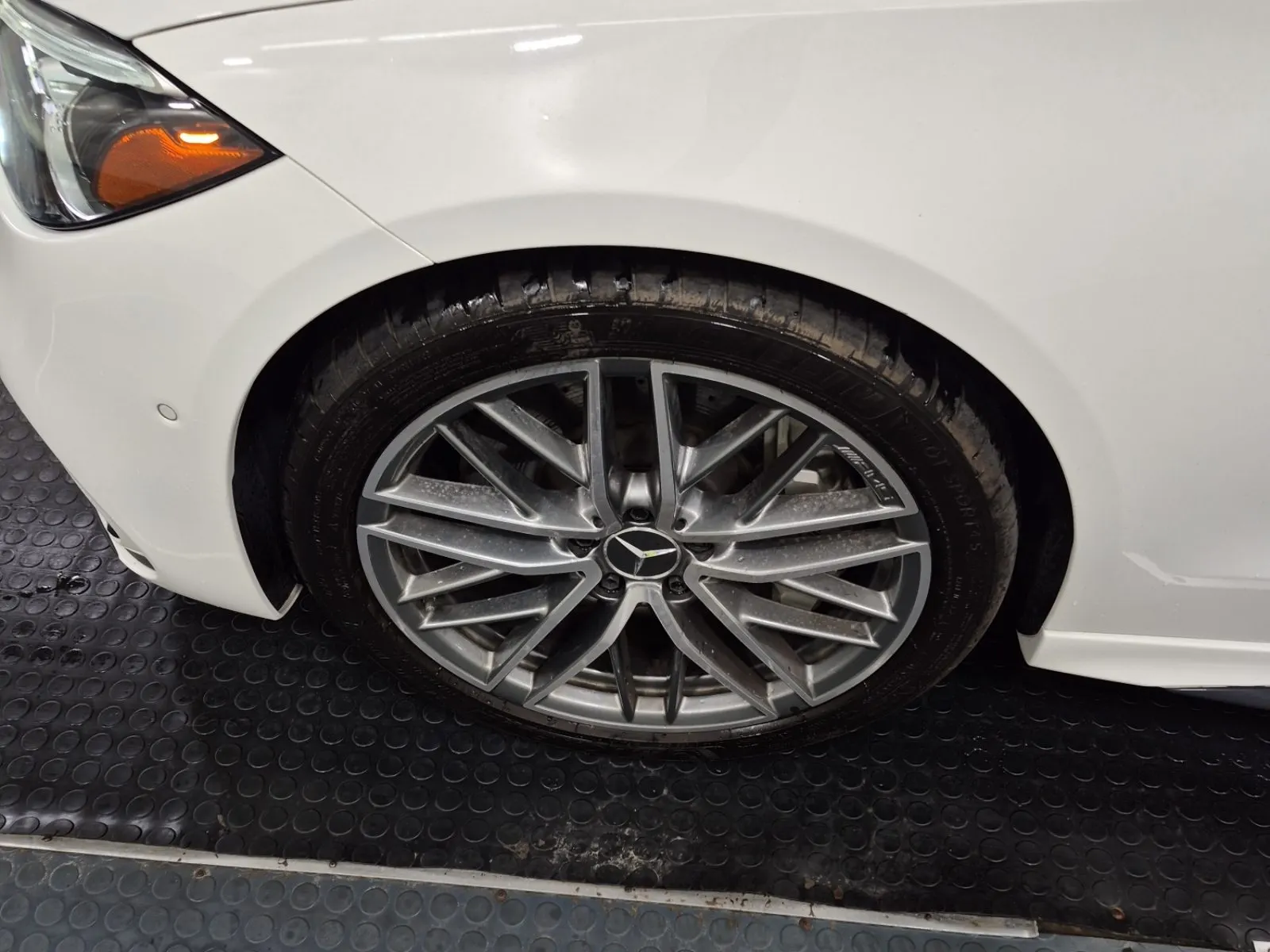 Front driver wheel/tire photo