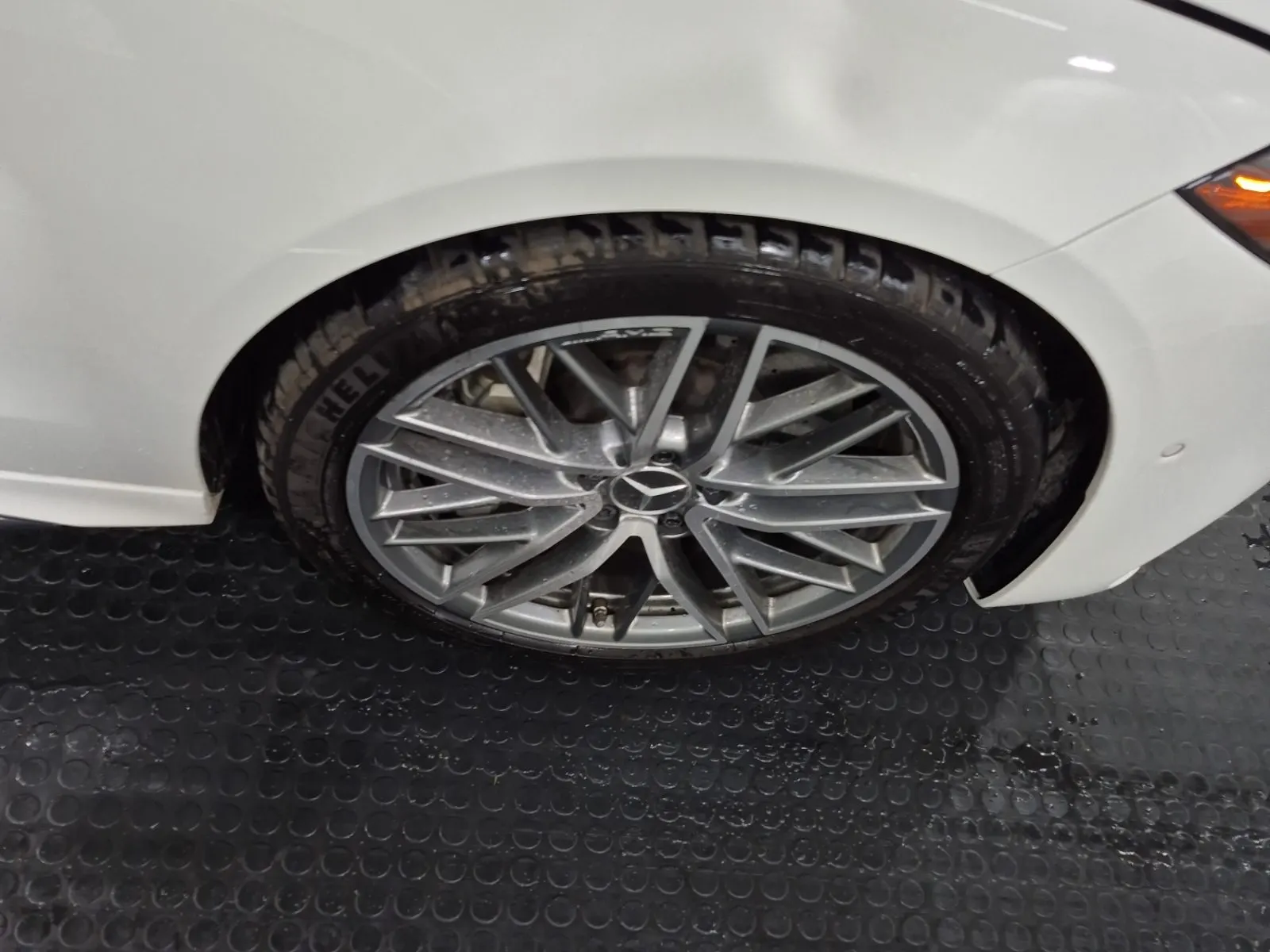 Right Front Wheel/Tire Photo