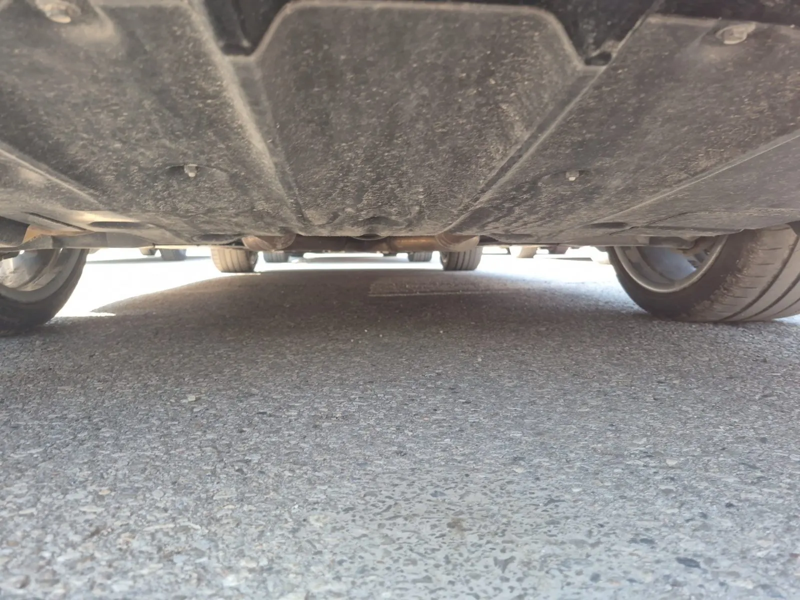 Undercarriage - Rear Photo